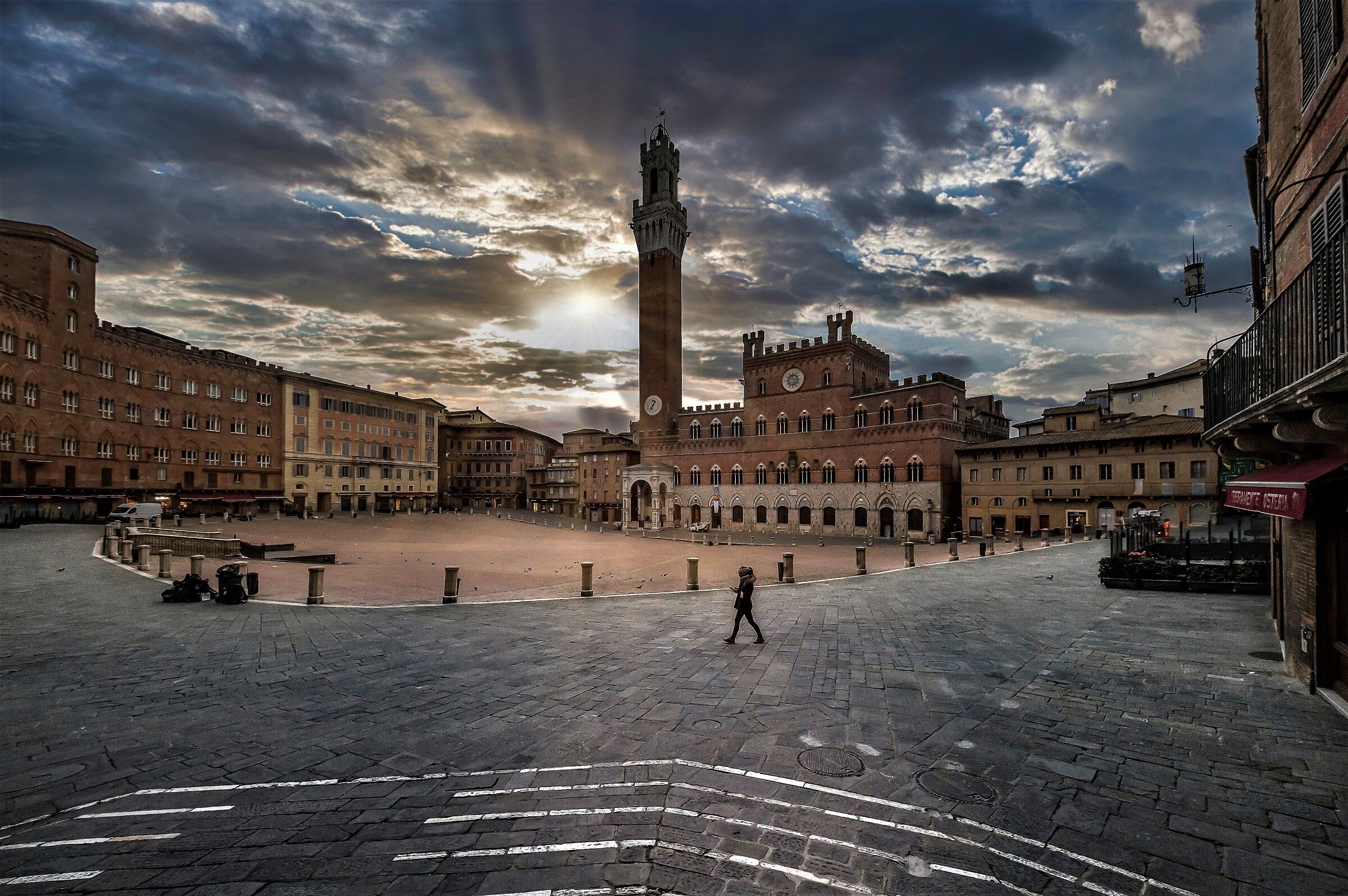 Sunrise in Piazza del Campo