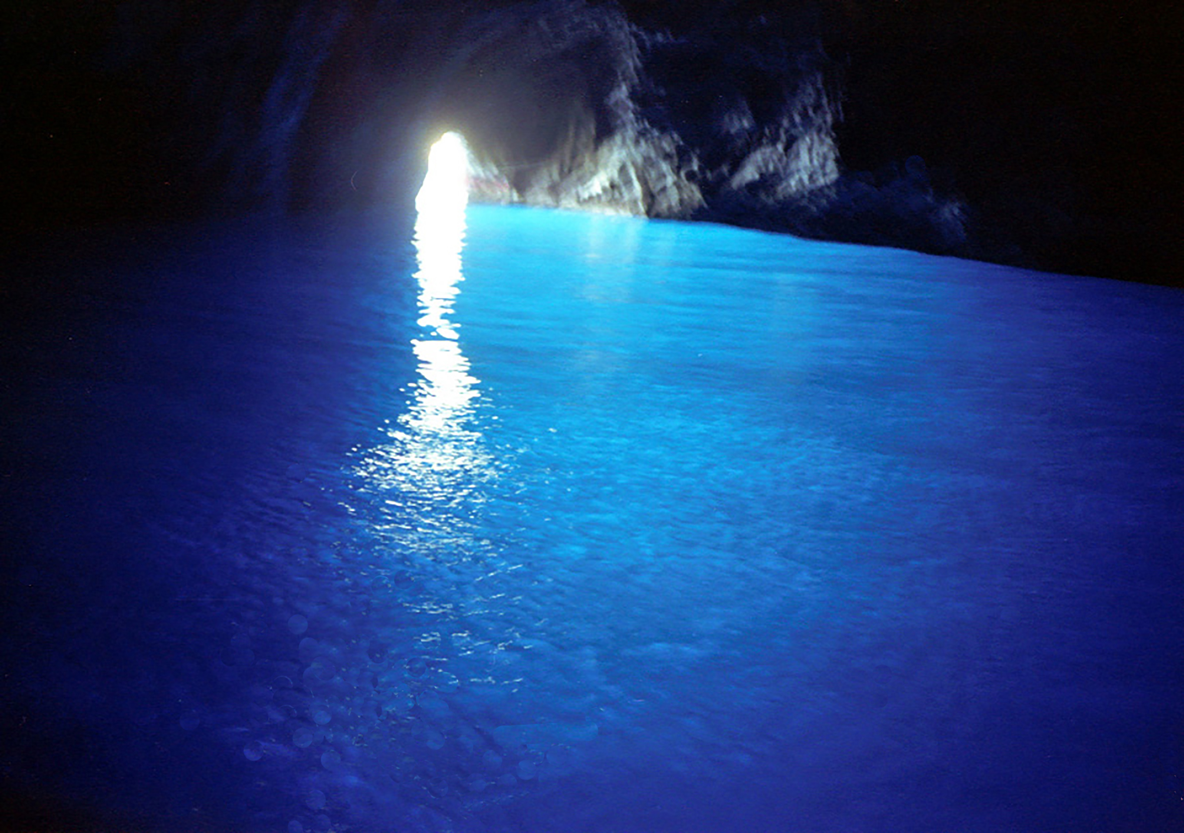Capri - interno della grotta azzurra