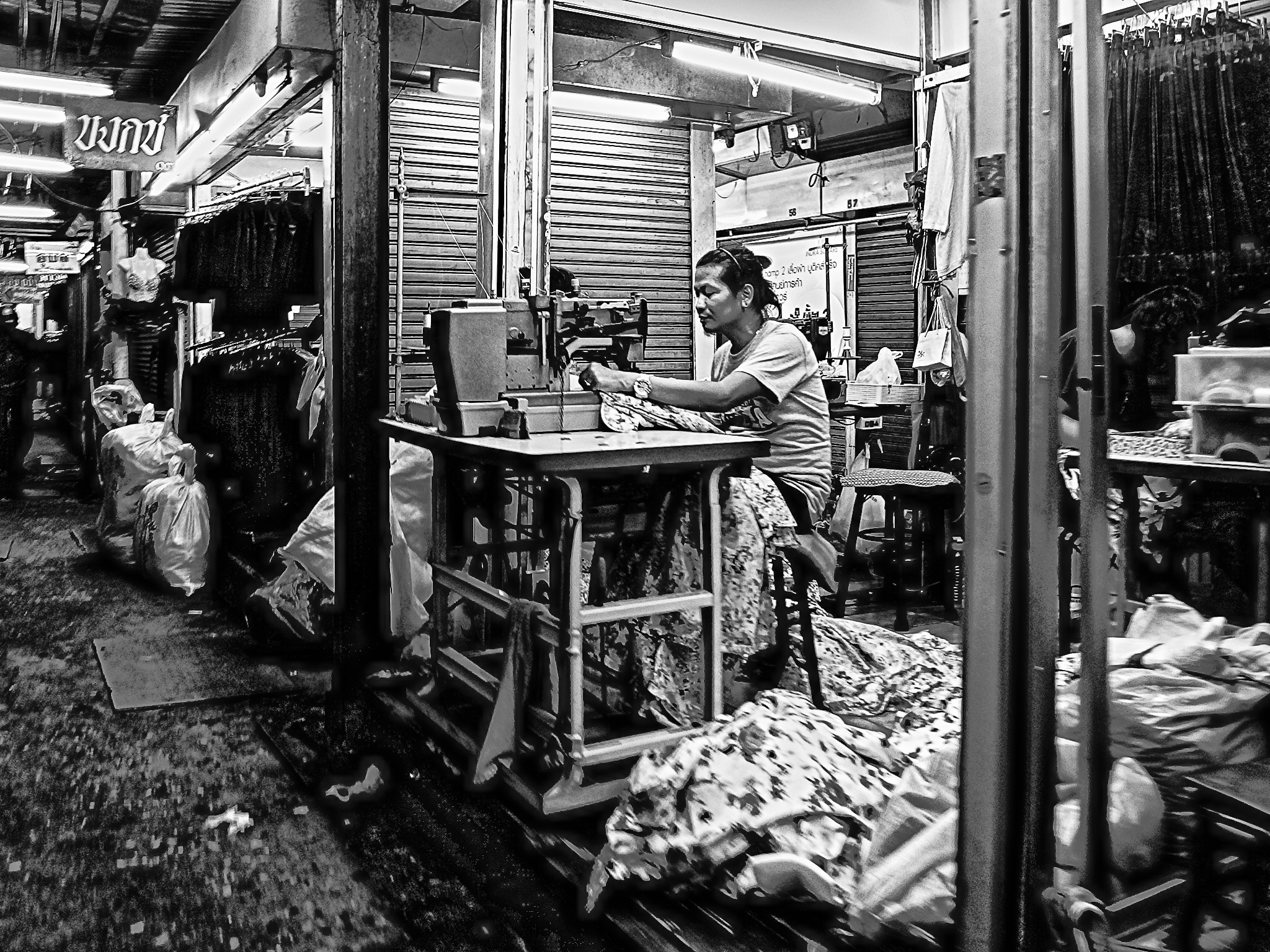 Pratunam worker