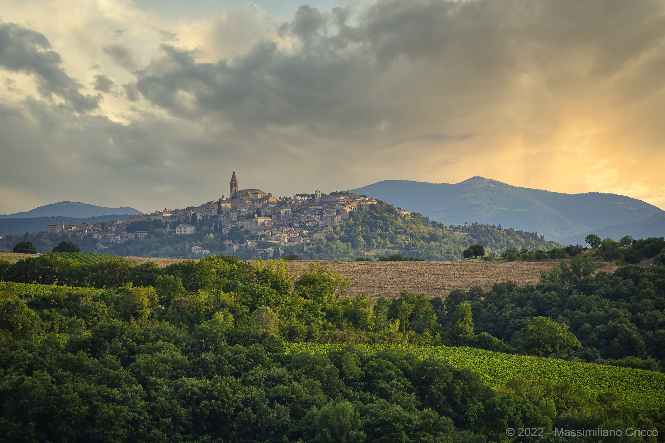 Veduta di Todi (pg) dal colle di San Terenziano