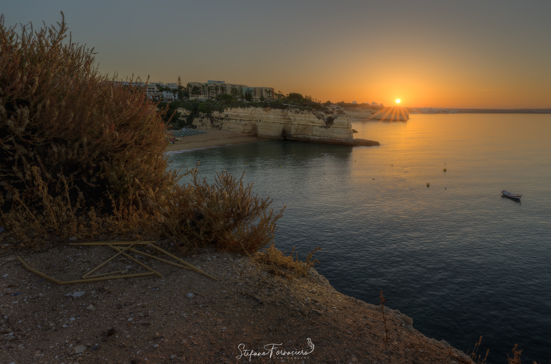 Alba con Raggi sulle Scogliere dell'Algarve
