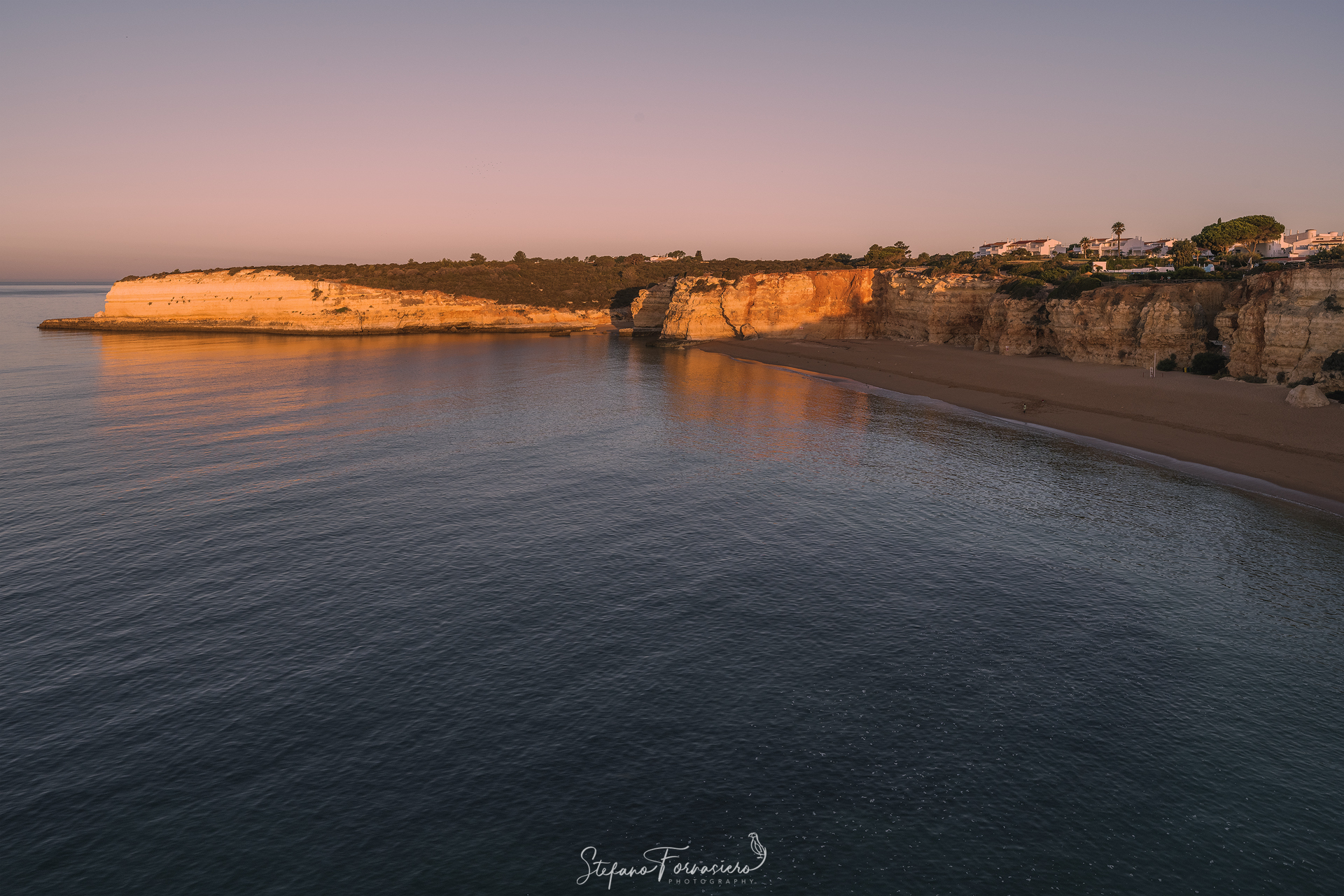 Scogliere dell'Algarve all'Alba
