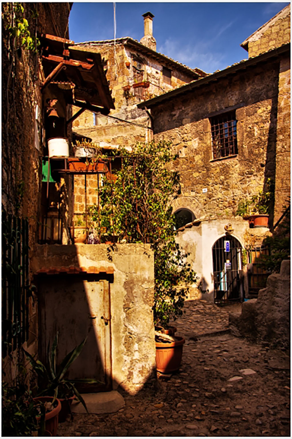 Calcata, an alley