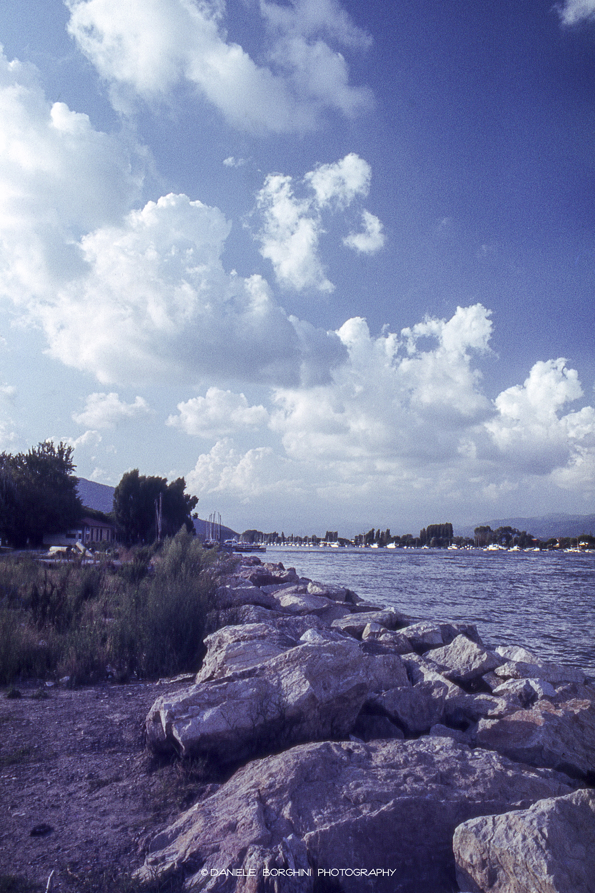 Sulla sponda del fiume