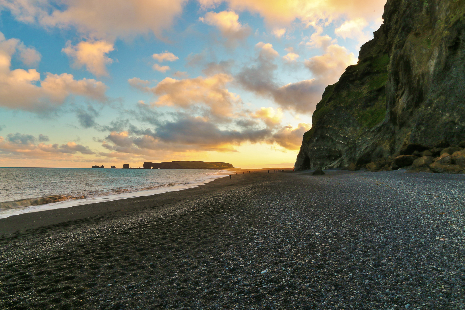 The black beach of Vik (2)