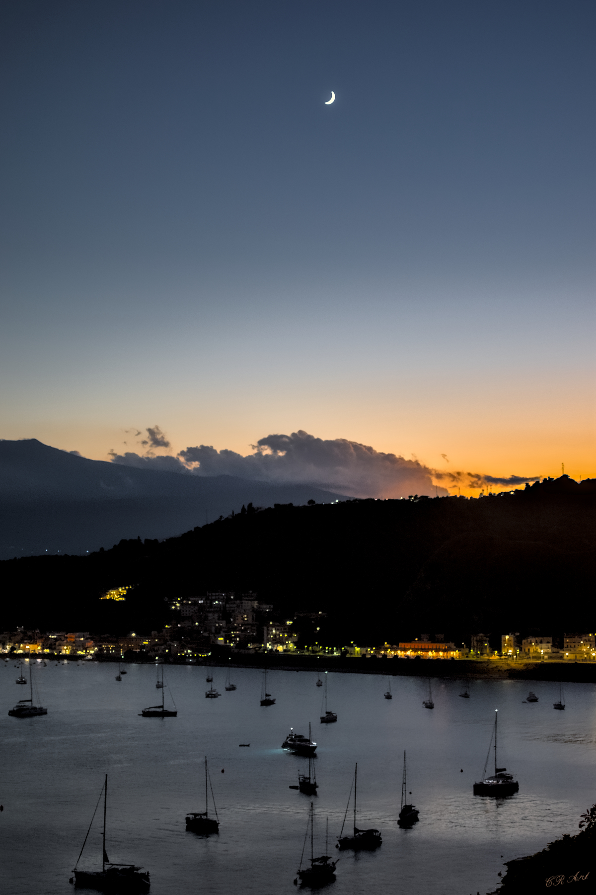 The moon inspires and enchants Etna and Taormina