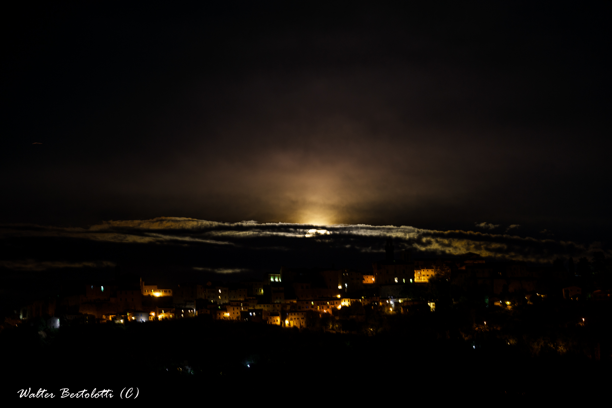 nasce la luna da Montepulciano