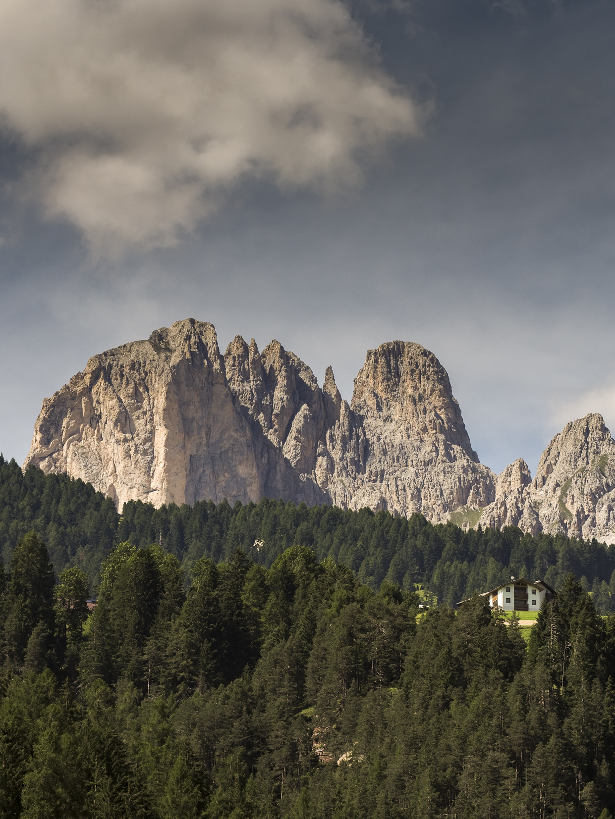 Gruppo del Catinaccio fotografato dalla Val di Fassa