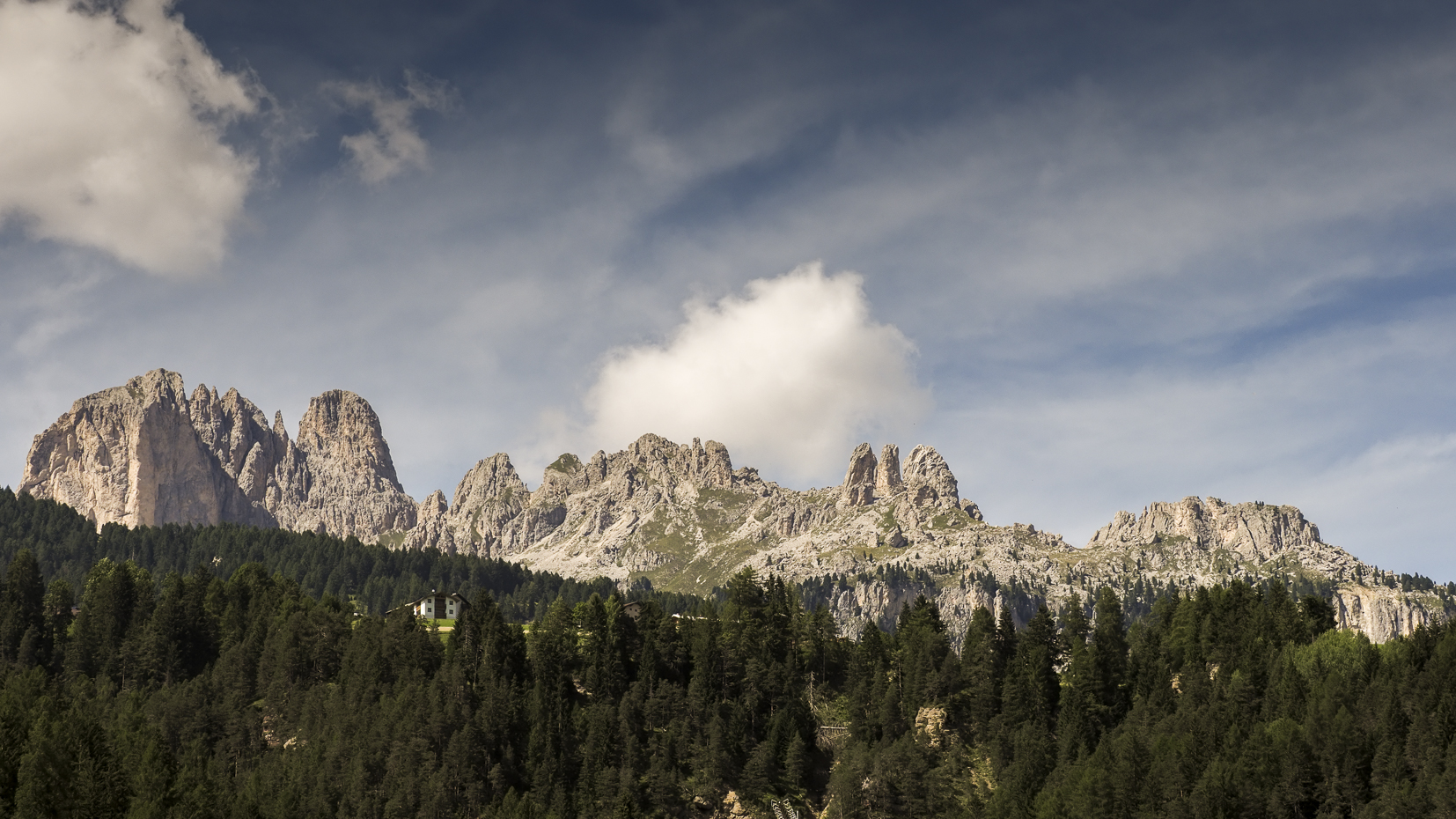 Gruppo del Catinaccio fotografato dalla Val di Fassa