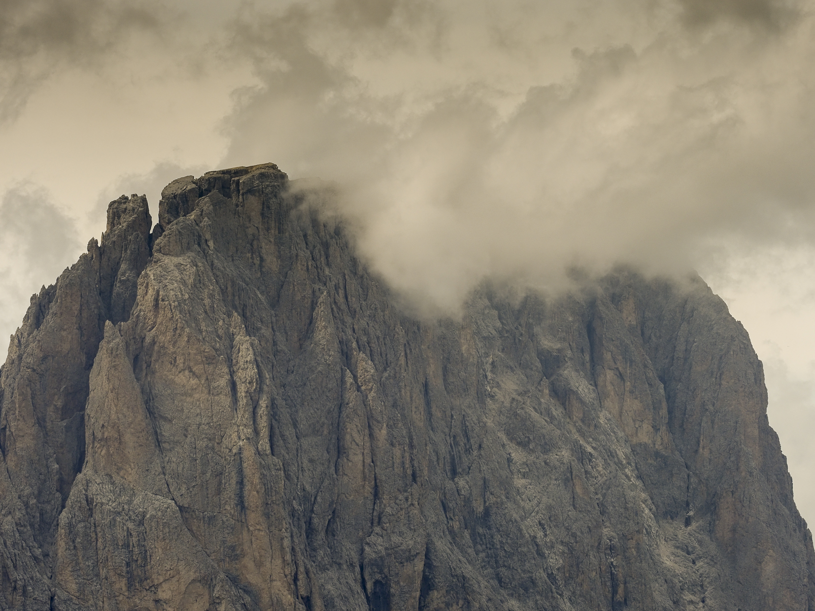Gruppo del Sassolungo fotografato dal rifugio Fredarola
