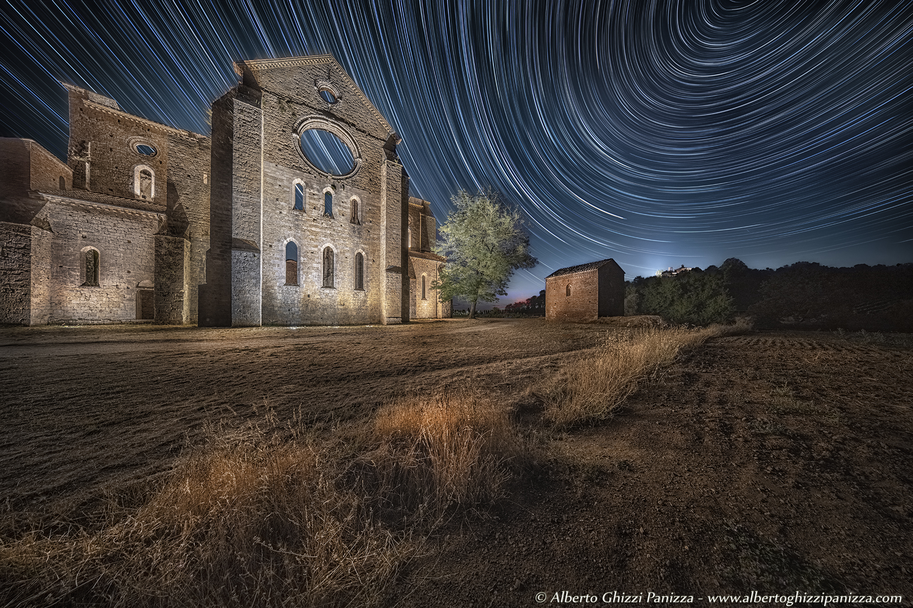 Startrail a San Galgano