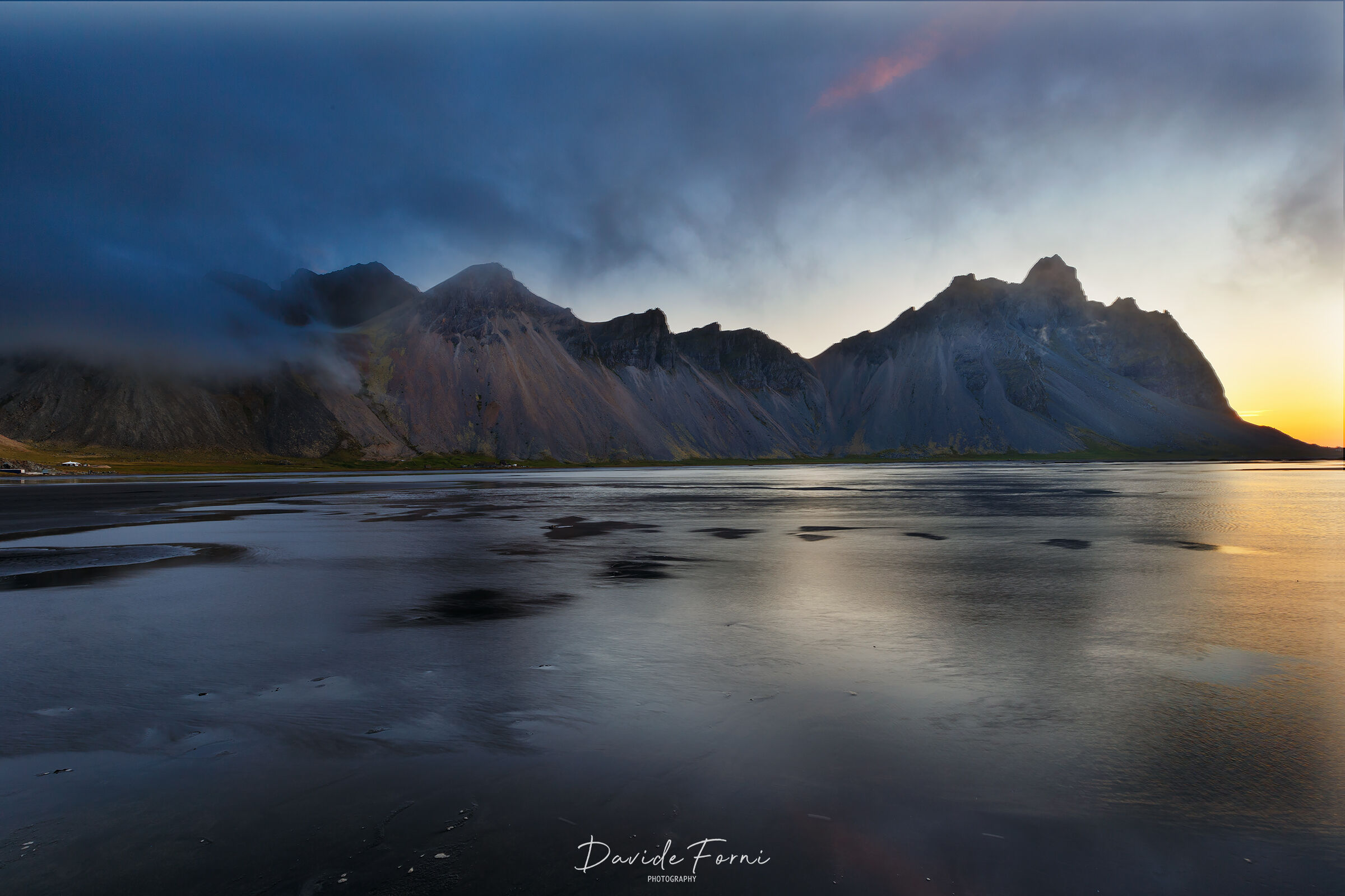 Sunrise over the Vestrahorn bay