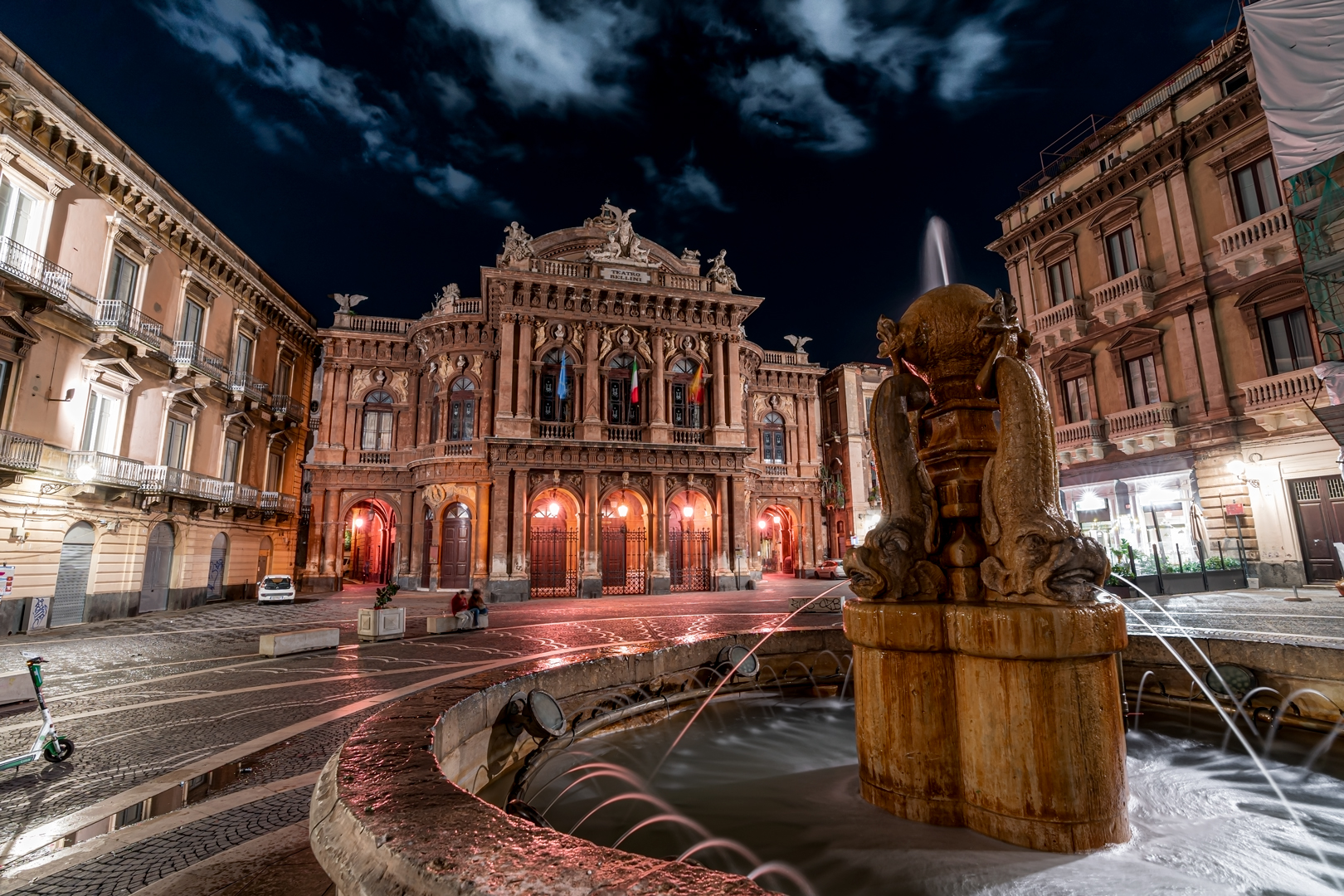 Piazza teatro