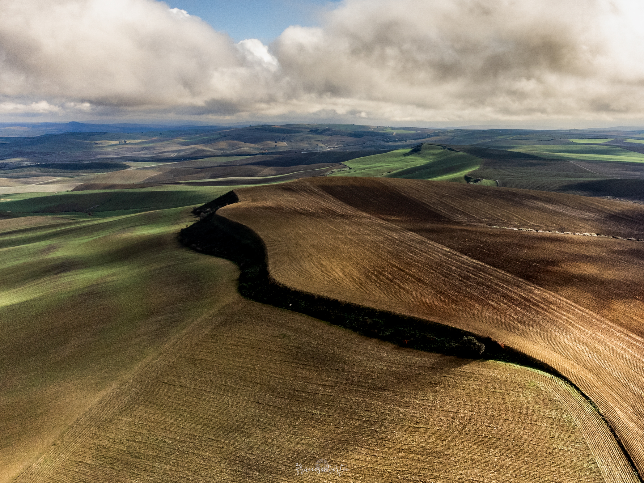 Hills on the road to Aldea Quintana