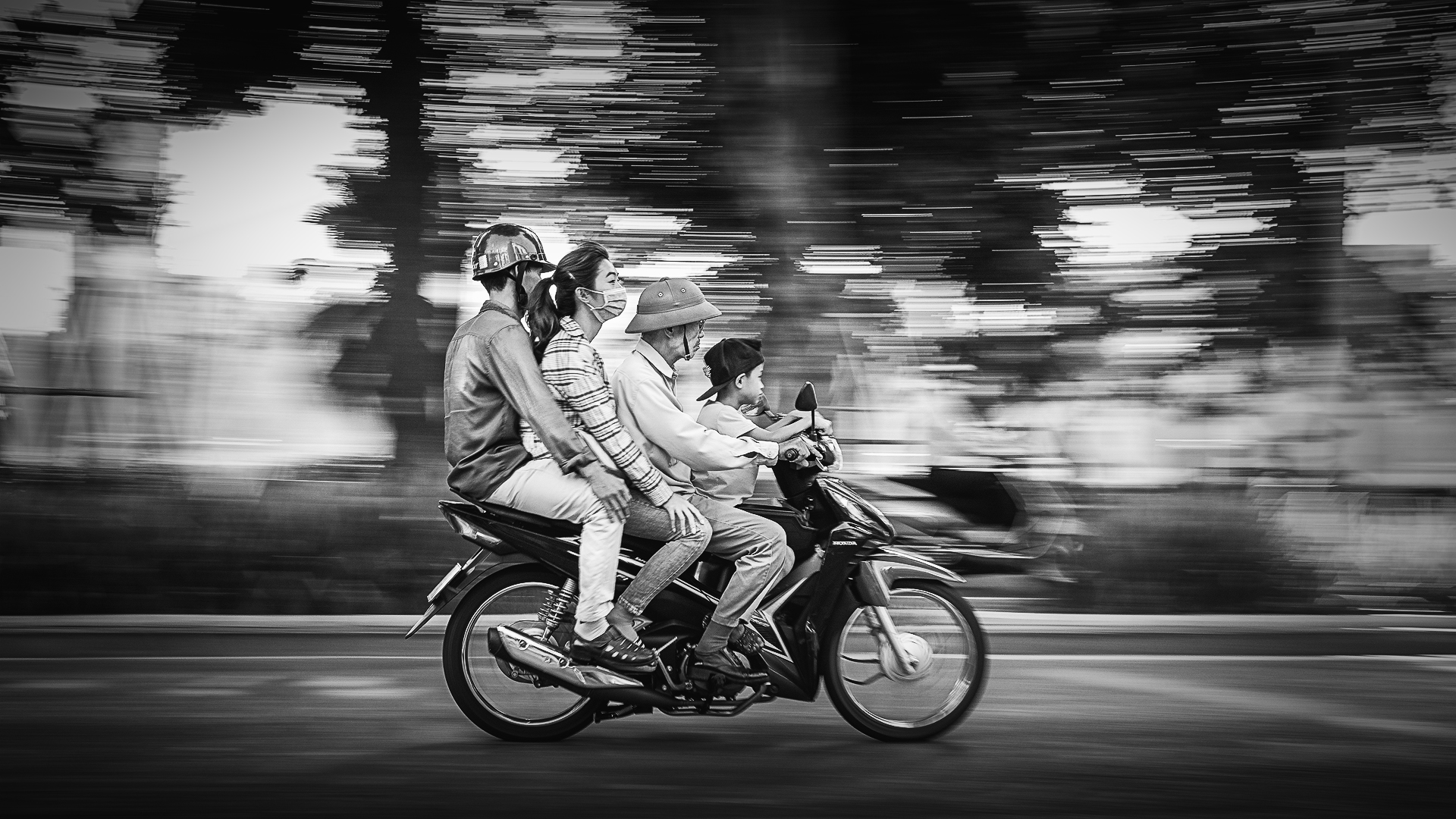 Famiglia in moto