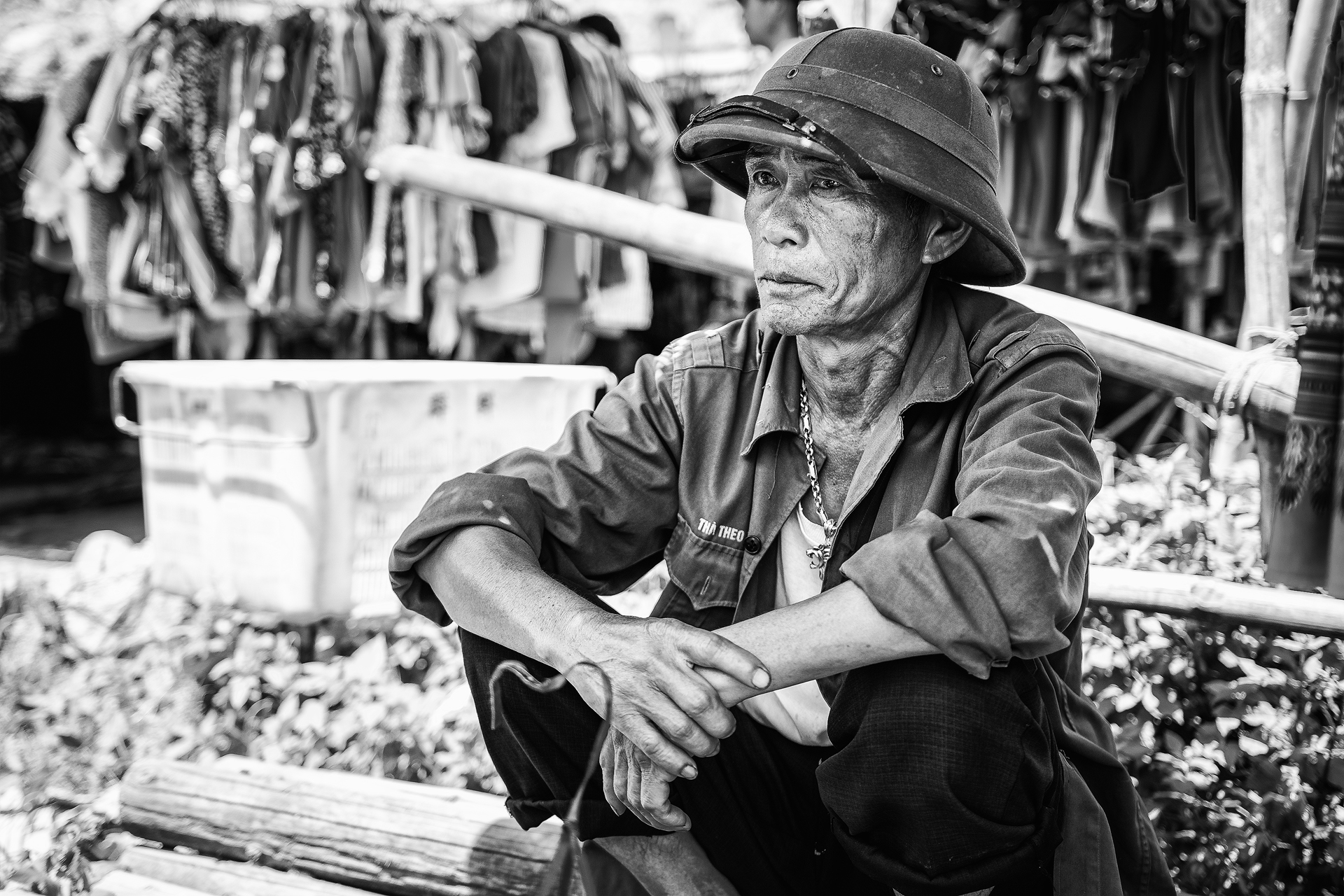 Signore vestito da militare