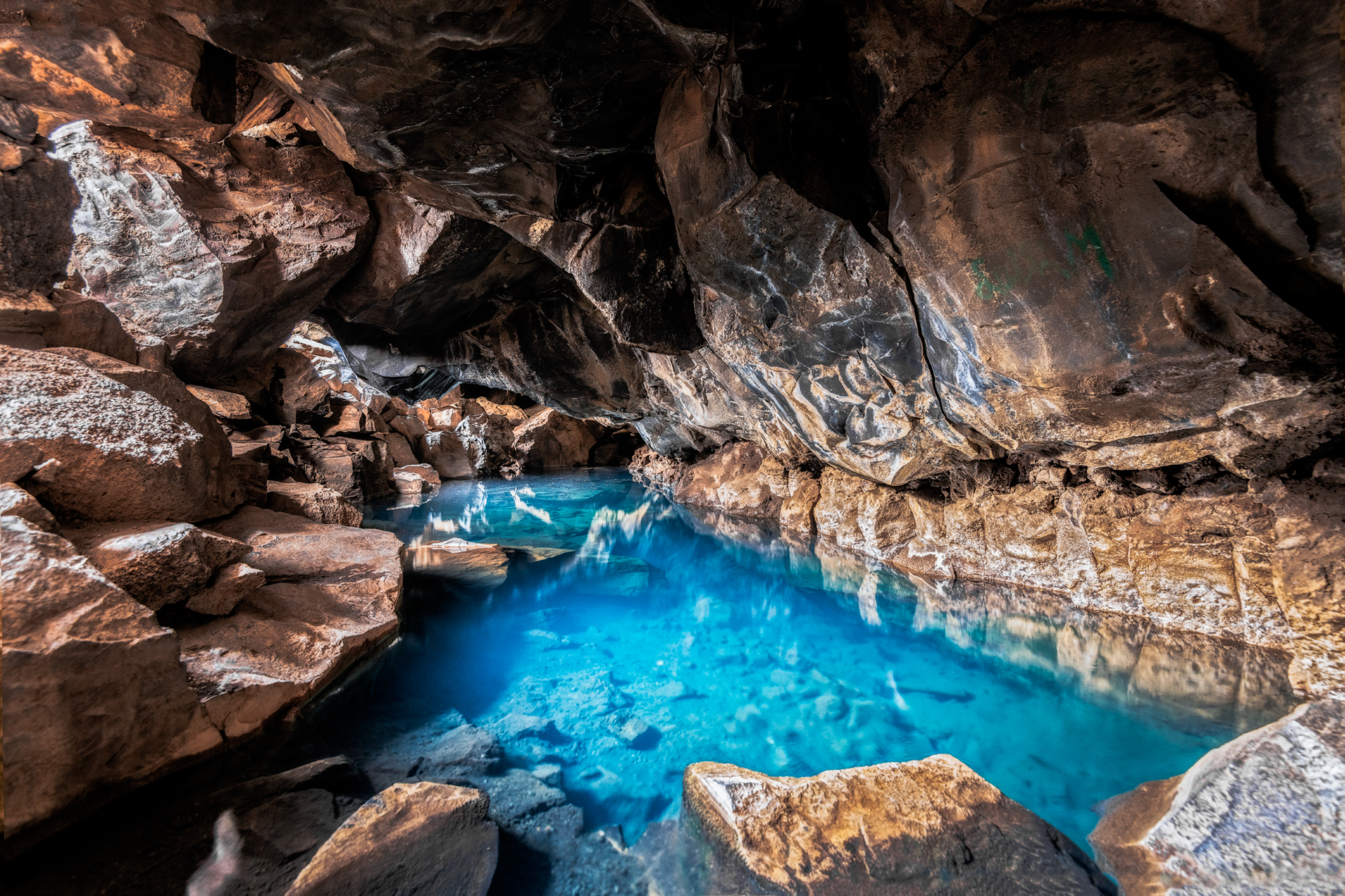 Grjotagja, Grotta geotermica Iceland