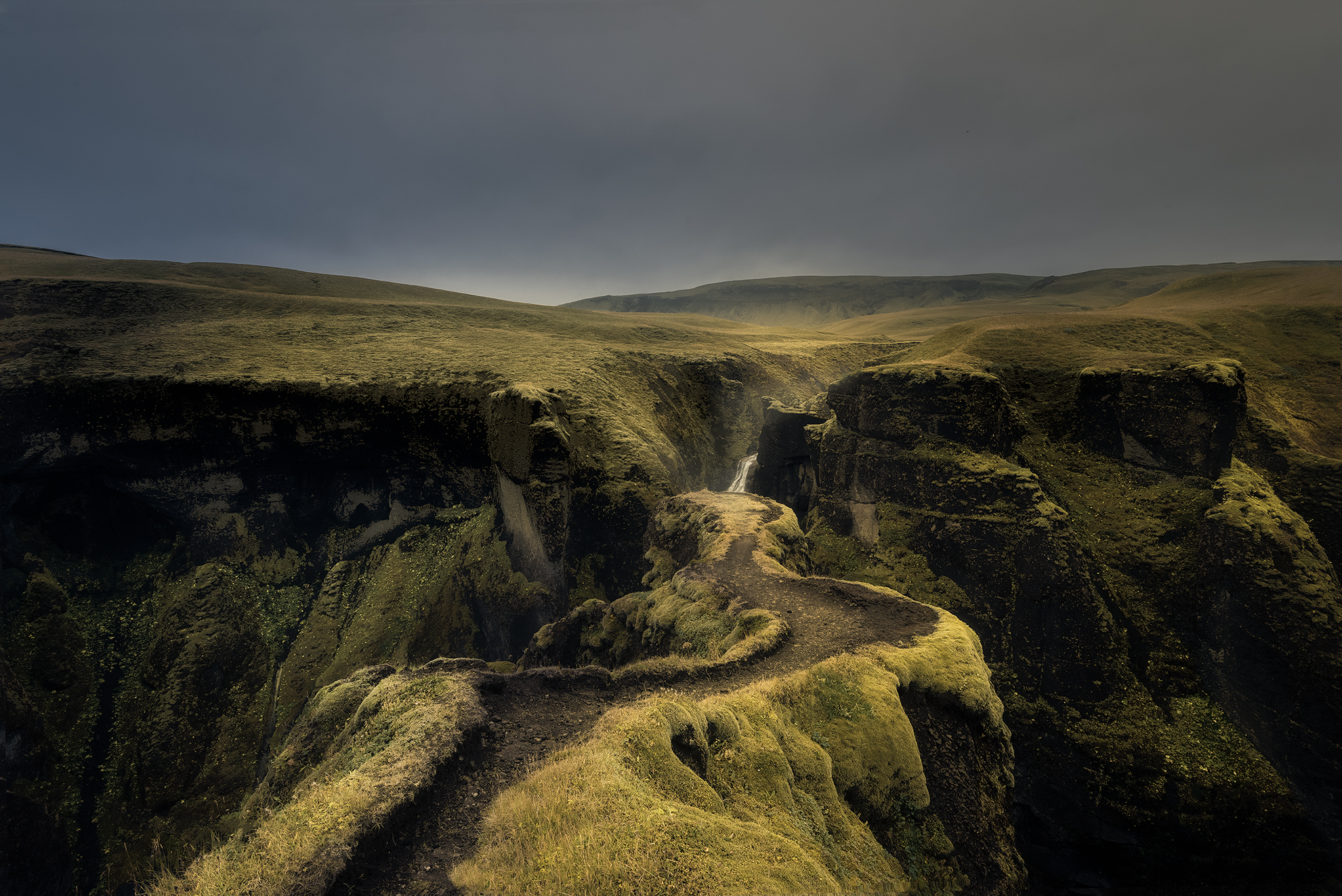 Fjadrargljufur Canyon