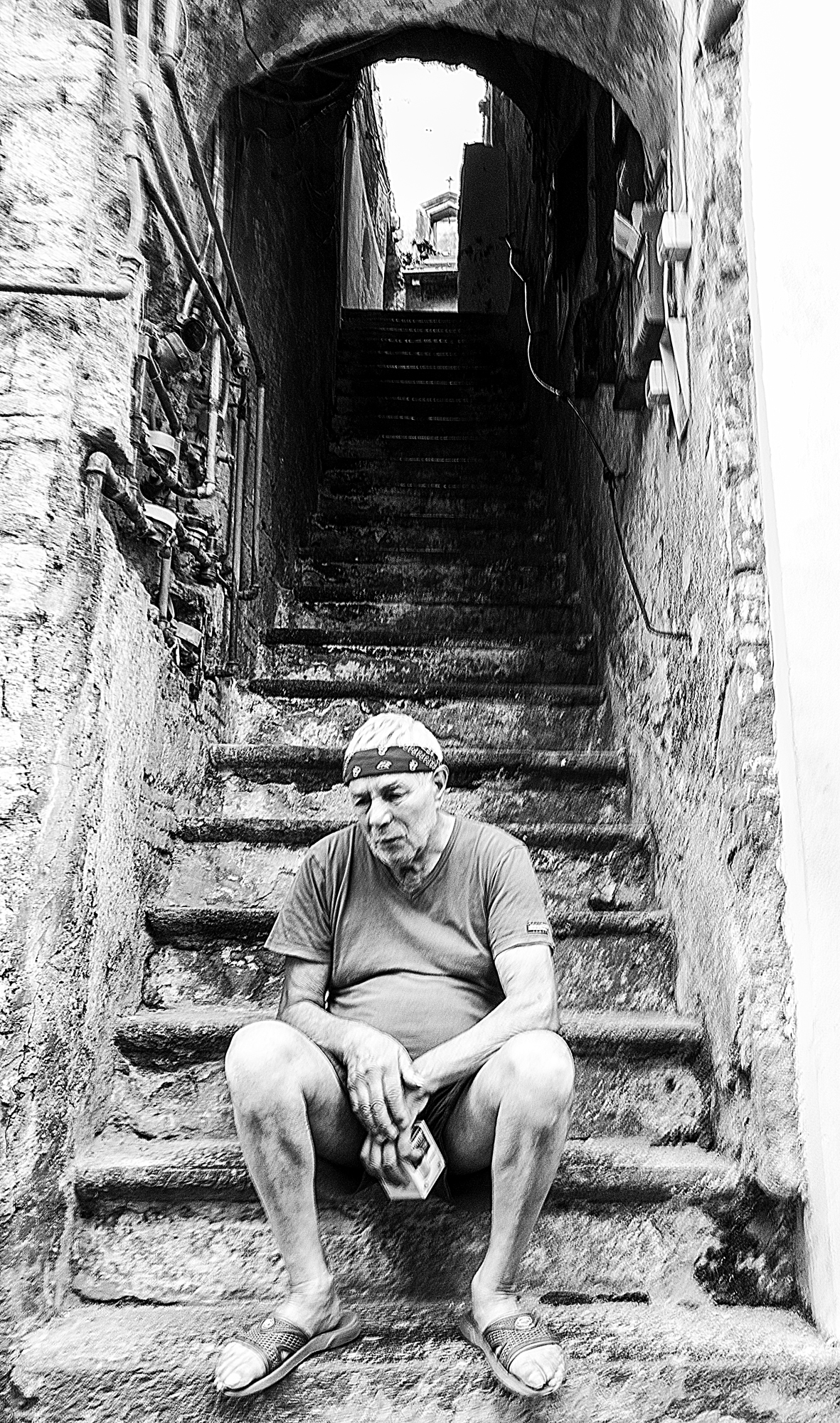 Wandering through the alleys of Procida...