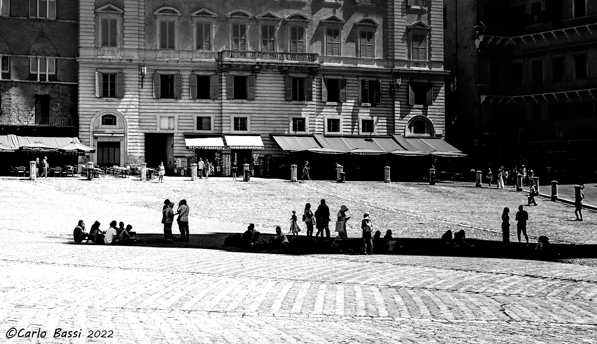 Four chats in the shadow of the Mangia tower