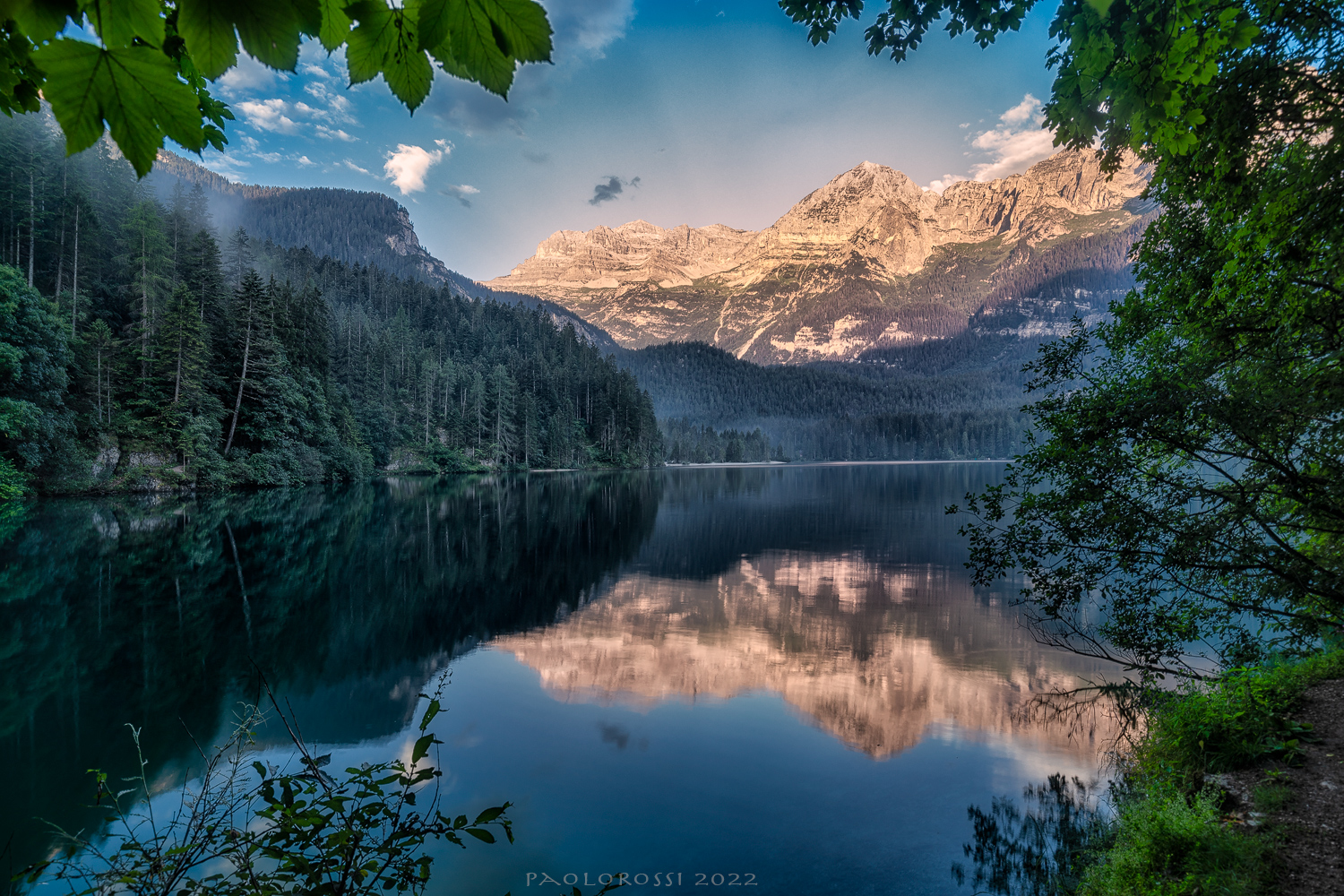 Lago di Tovel all'alba