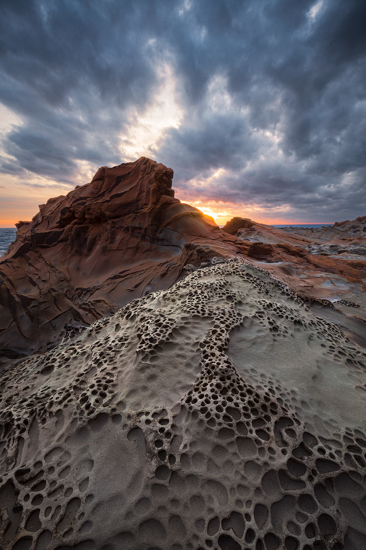 Tramonto sugli scogli