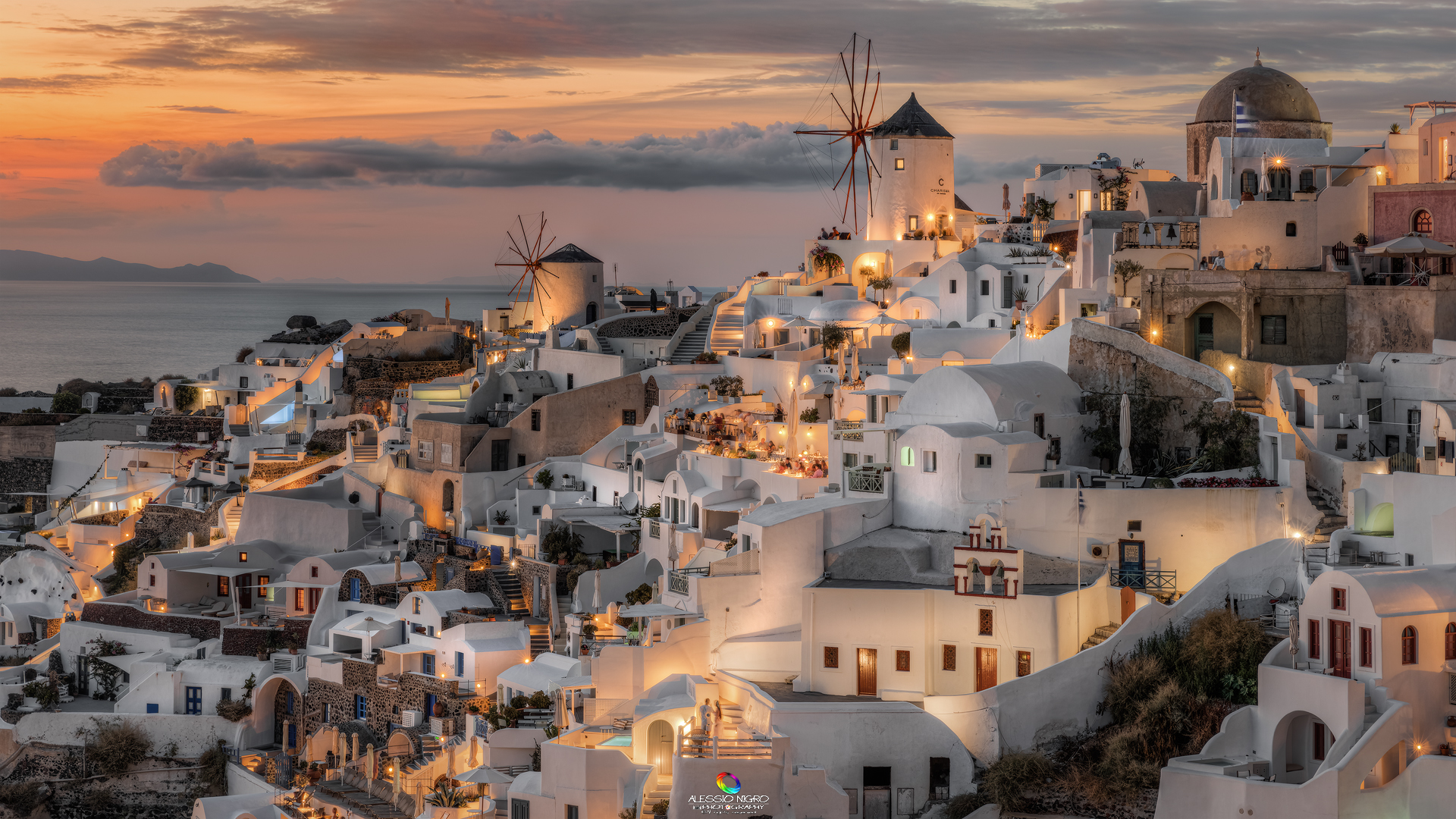 Oia al tramonto