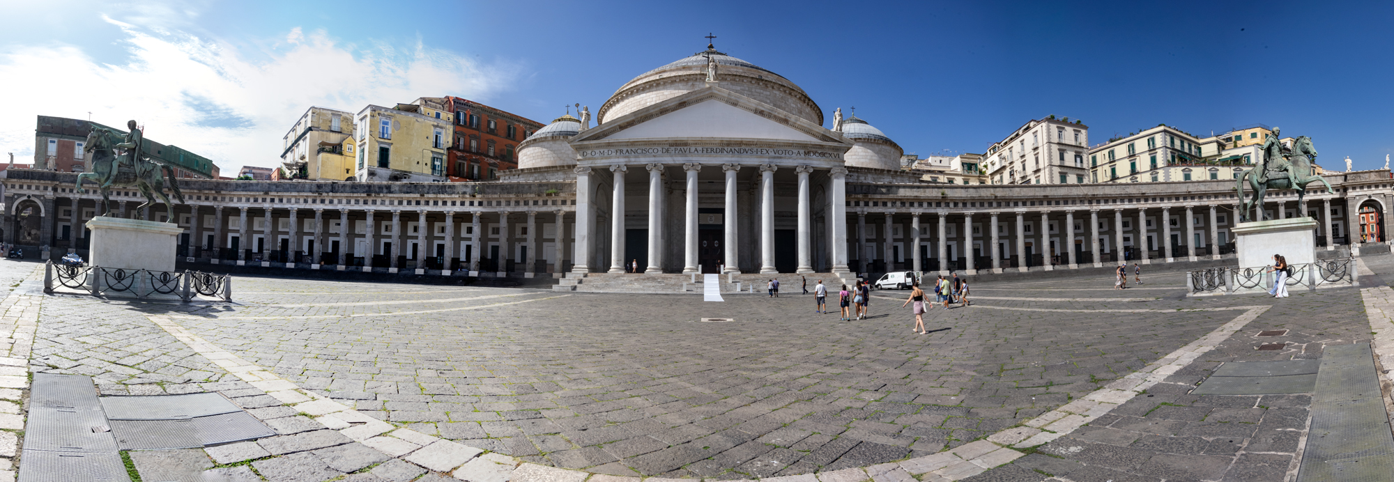 Panoramica della Basilica di San Francesco de Paola