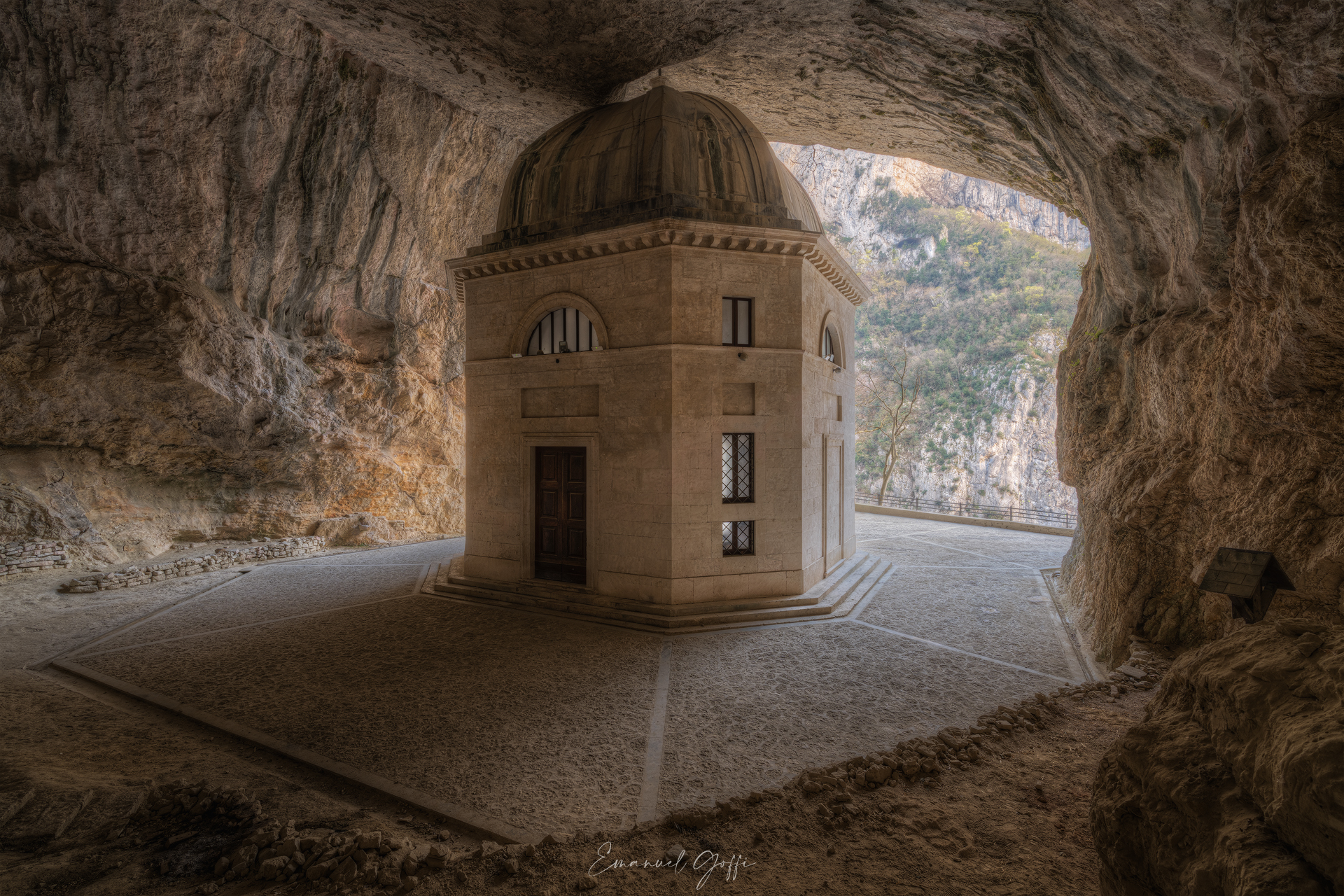 Tempio del Valadier - Genga - Marche