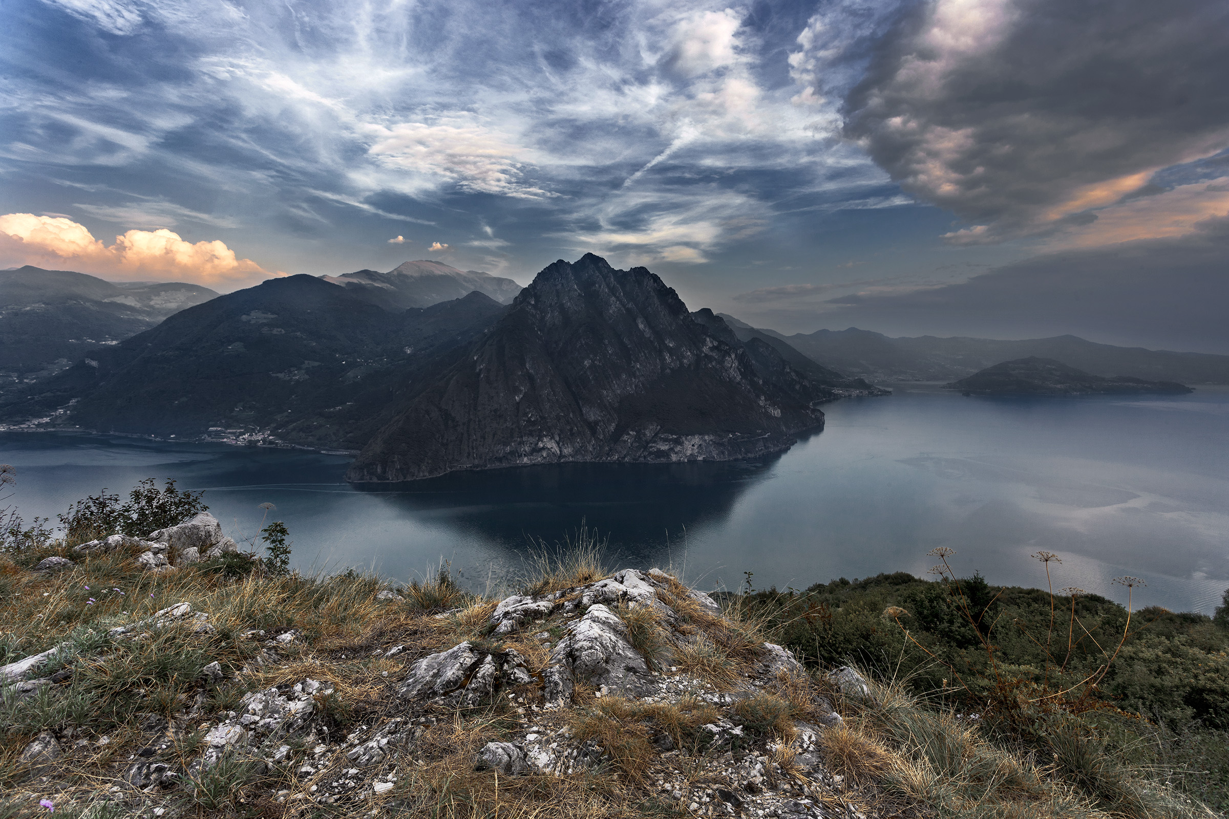 "Mala tempora currunt sed peiora parantur"