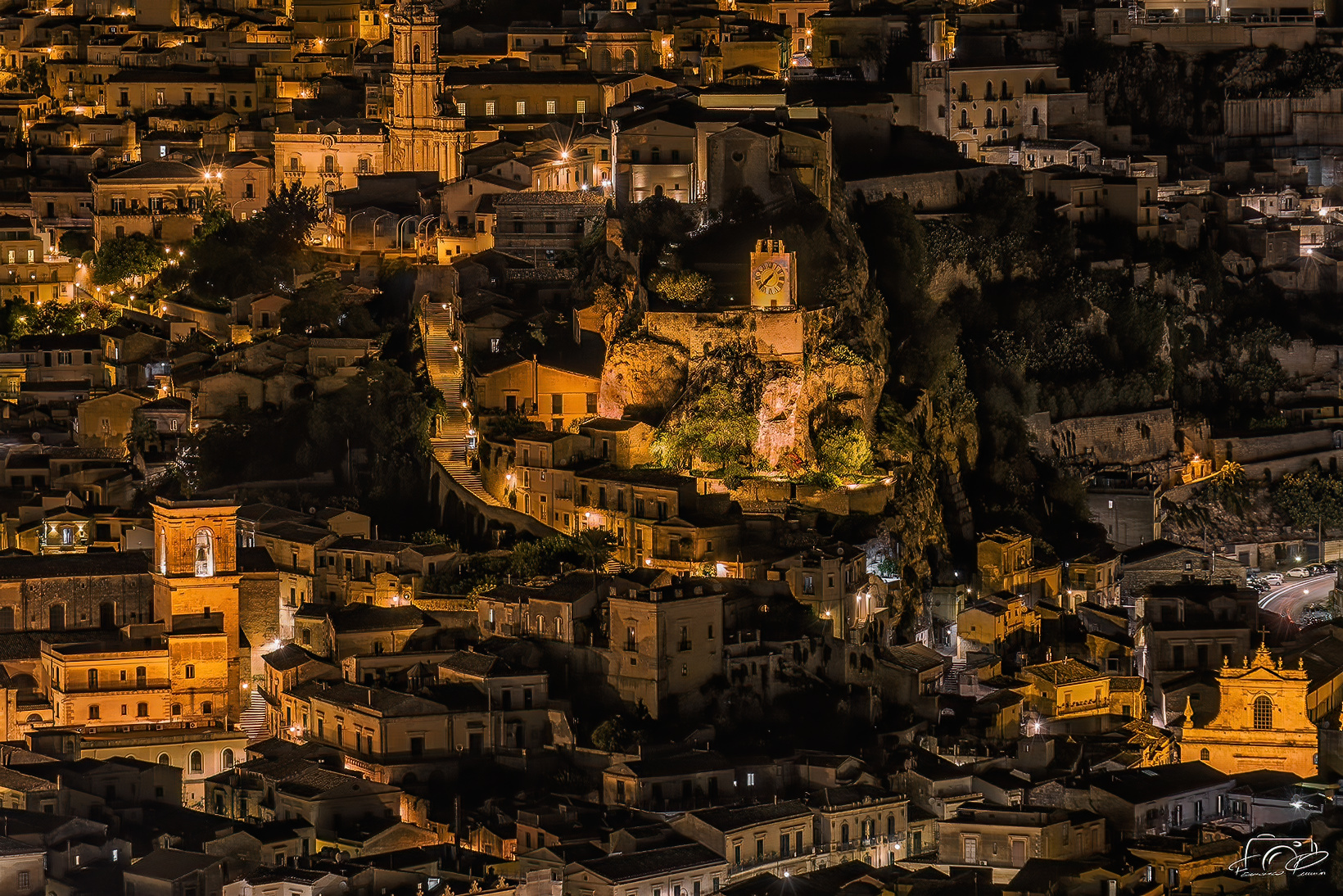 Modica e la sua Torre dell'orologio