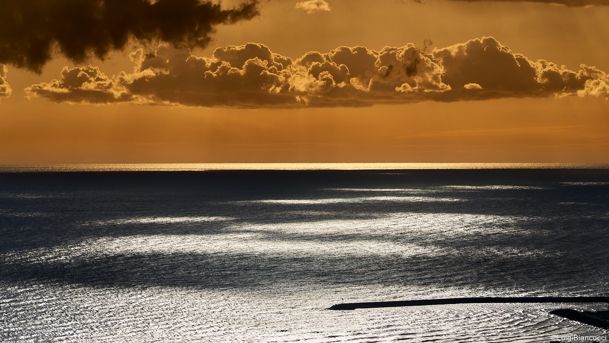 Contrasto colore e incolore