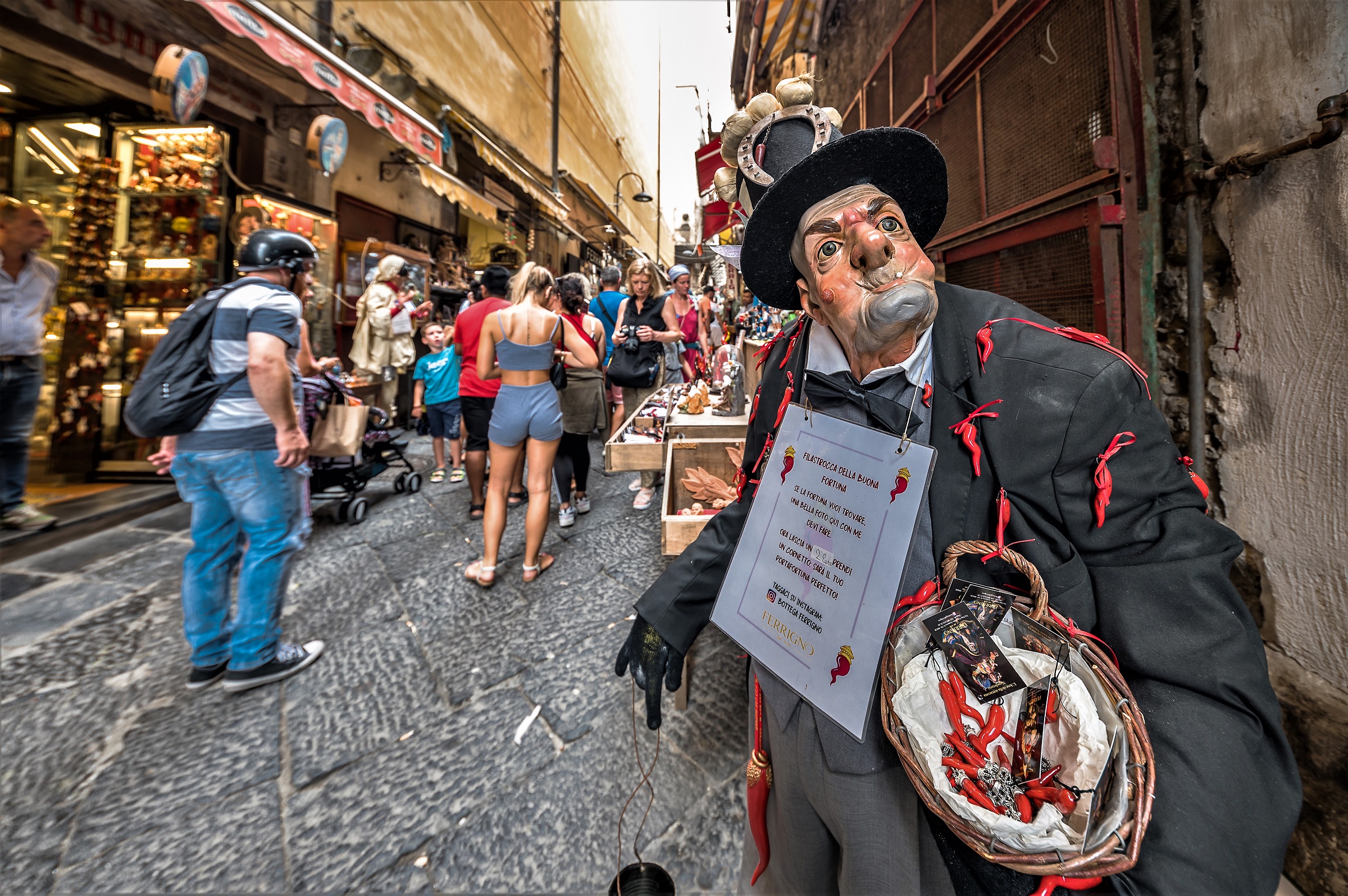 Via San Gregorio Armeno...