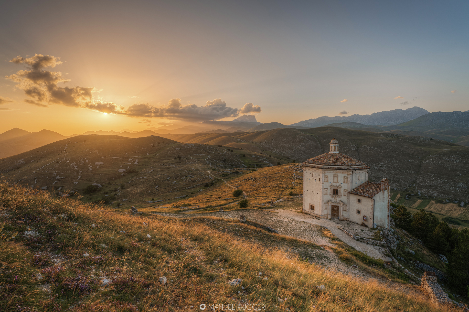 Santa Maria della Pietà (Calascio) al tramonto