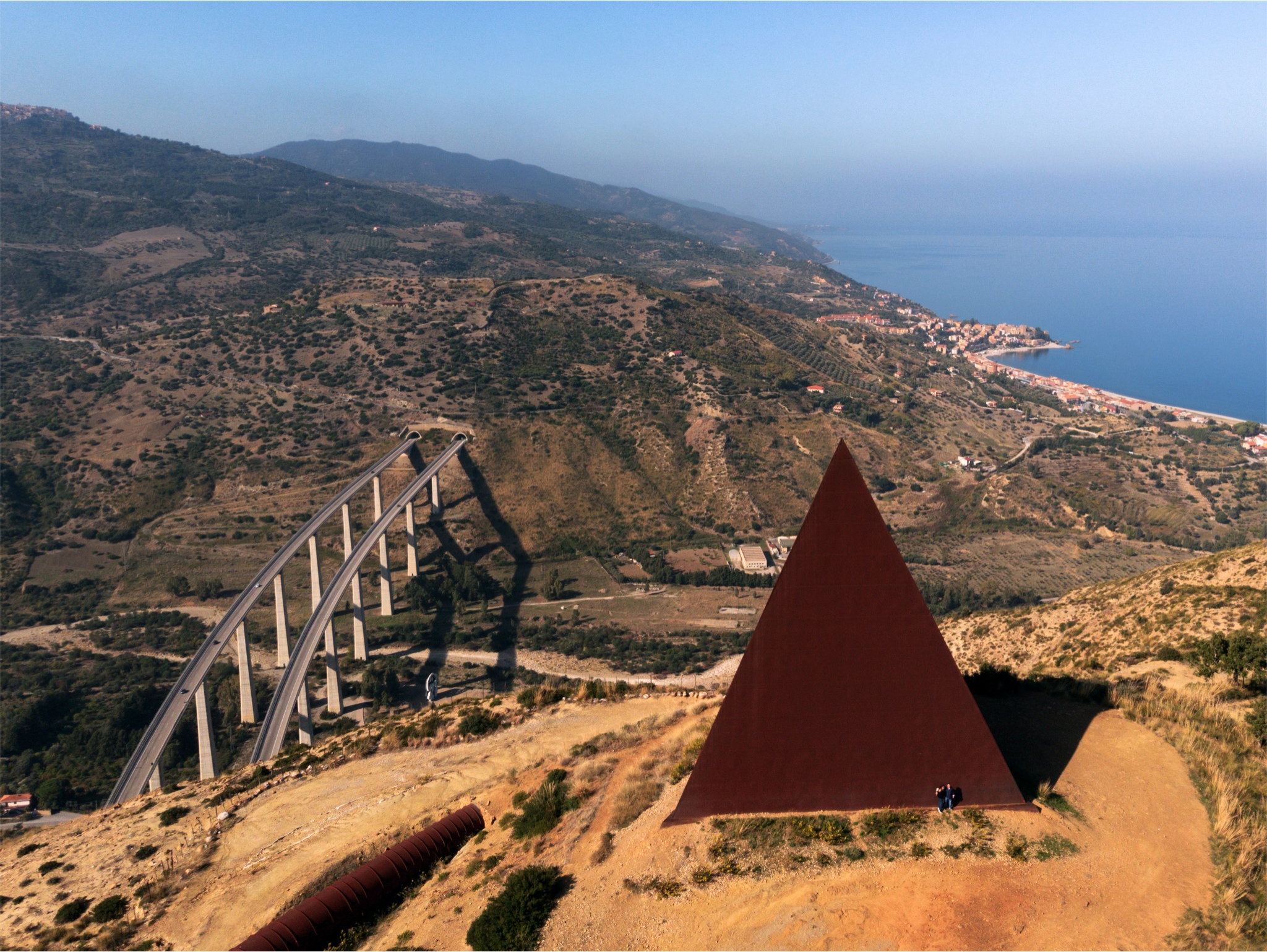 Pyramid 38' parallel