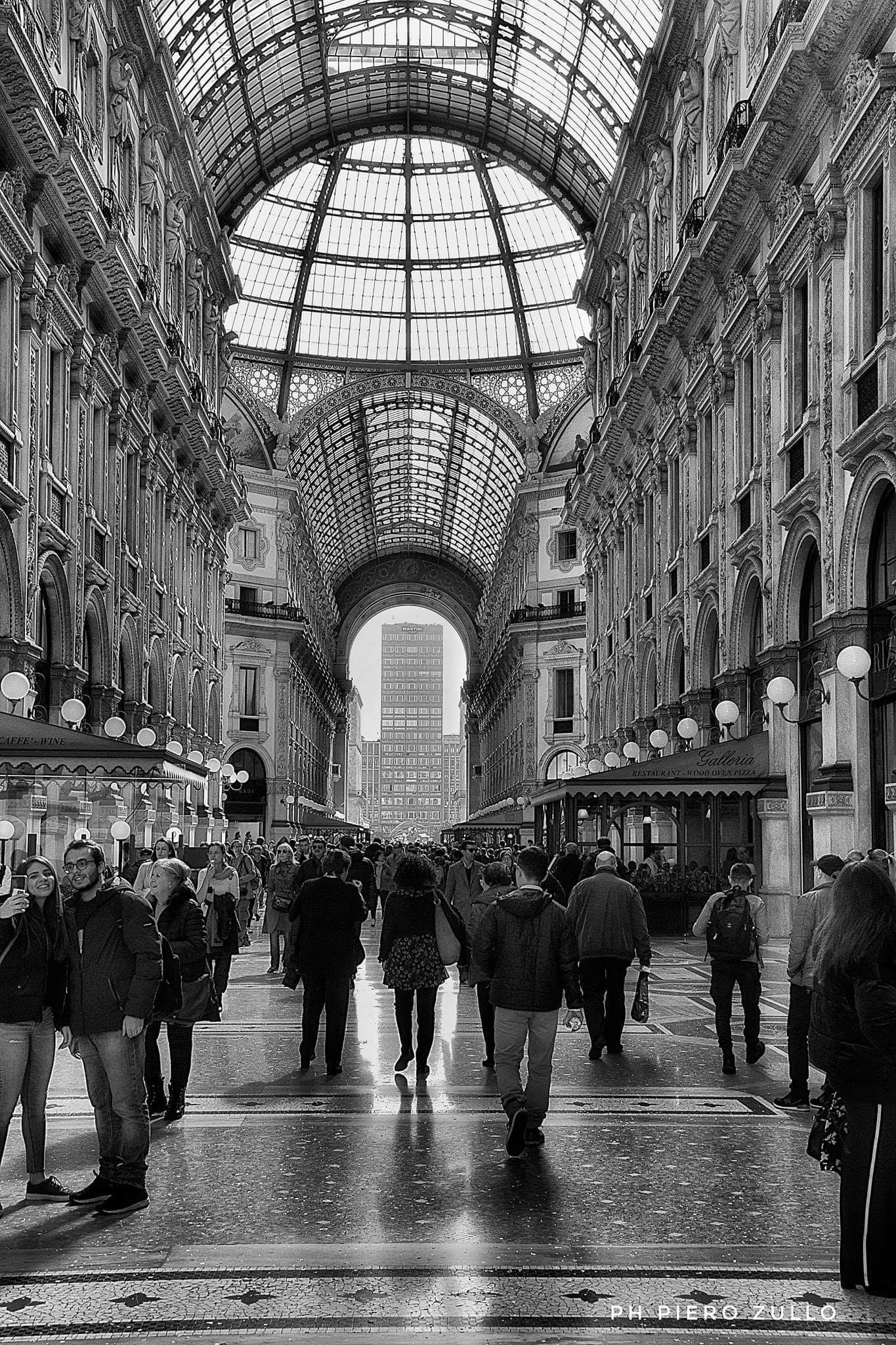 A walk in the gallery