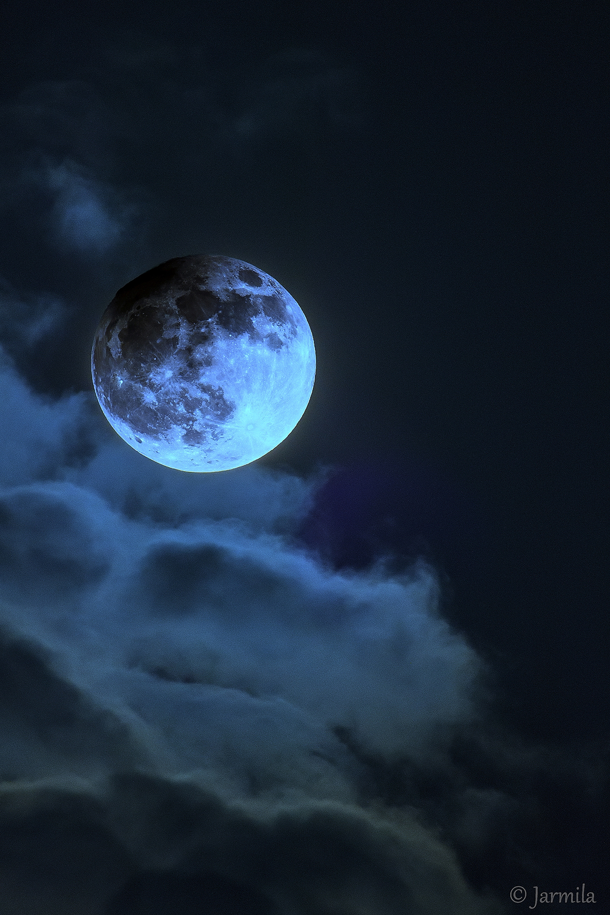 The partial eclipse of the moon April 25, 2013