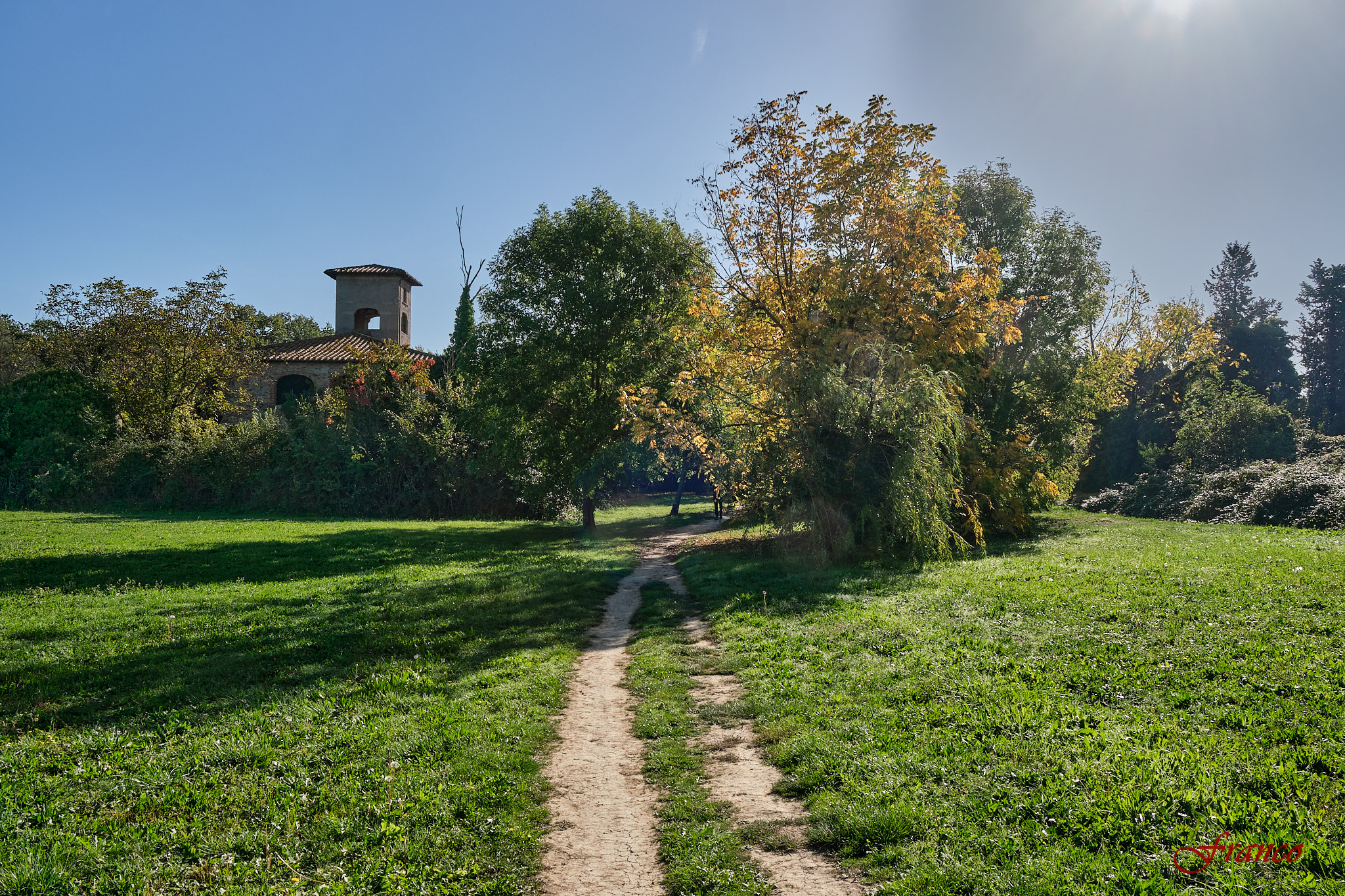First colors of autumn at Cascine di Tavola