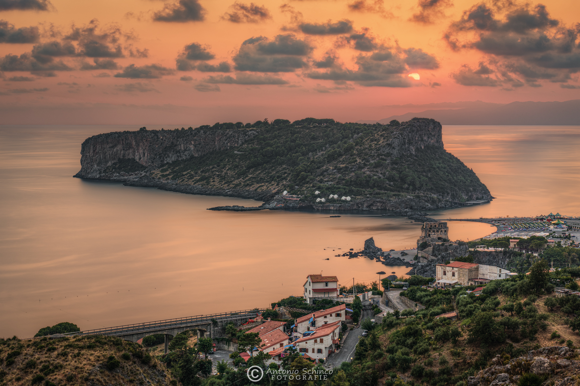 L'Isola Di Dino e Torre Fiuzzi Al Tramonto