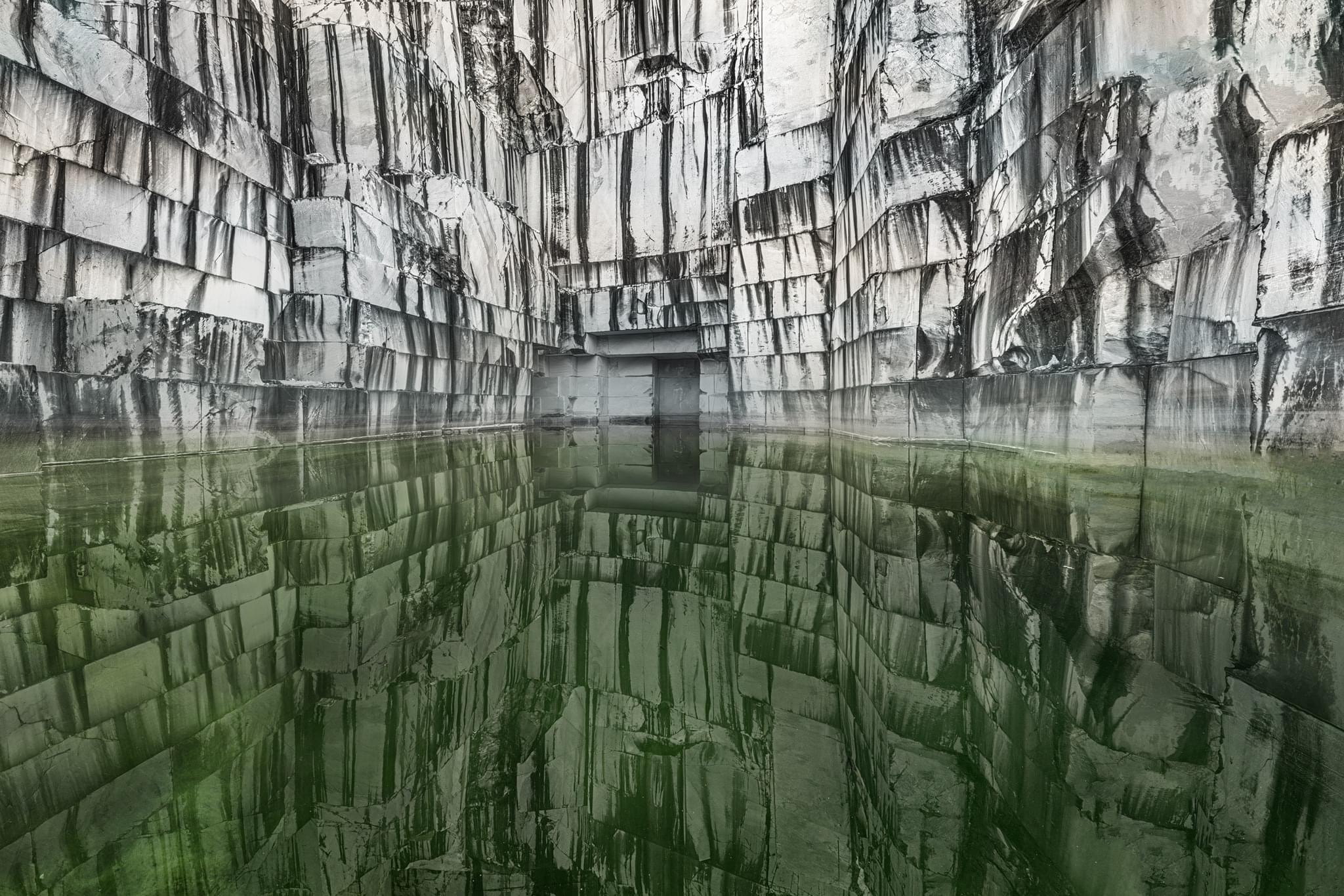 The mirror of marble