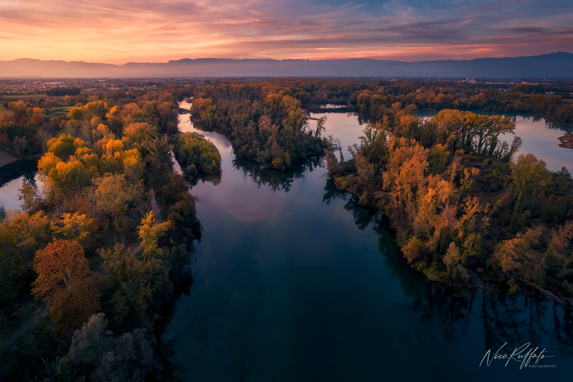 I colori dell'autunno sul fiume Brenta