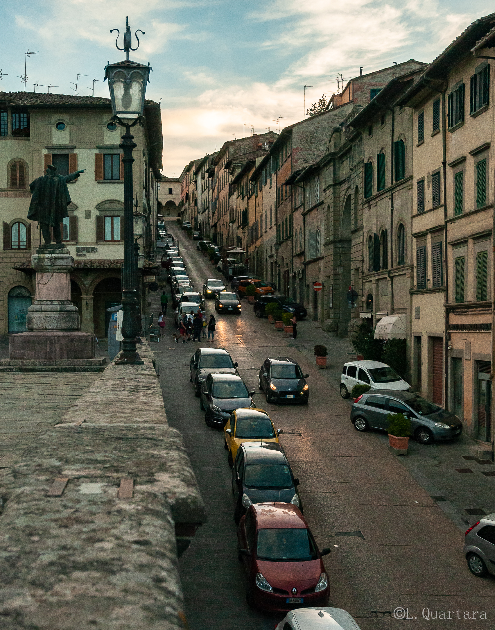 anghiari corso matteotti  salita al tramonto