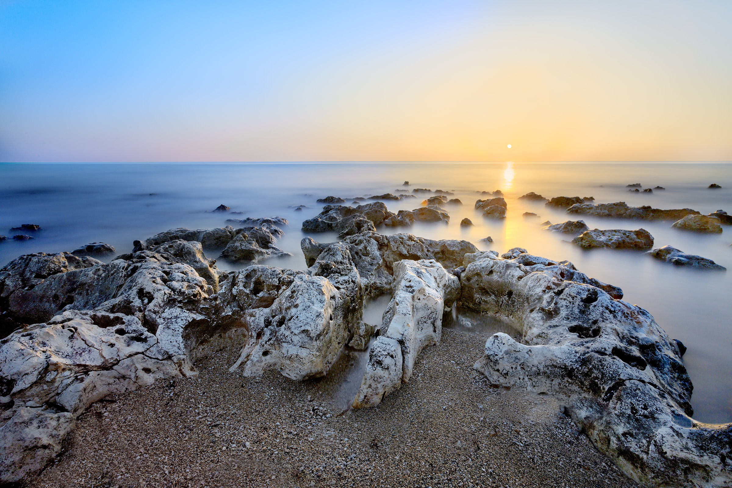 Sole nascente sull'Adriatico