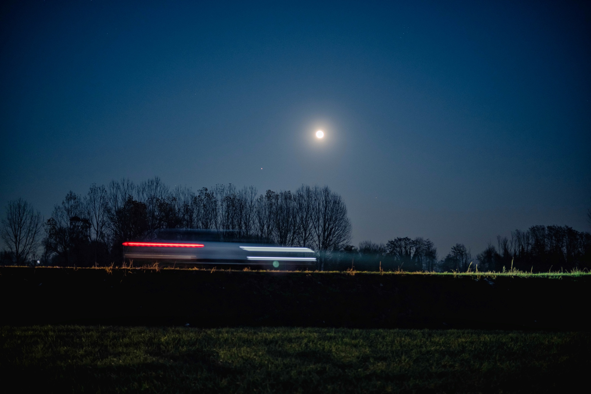 La macchina e la luna