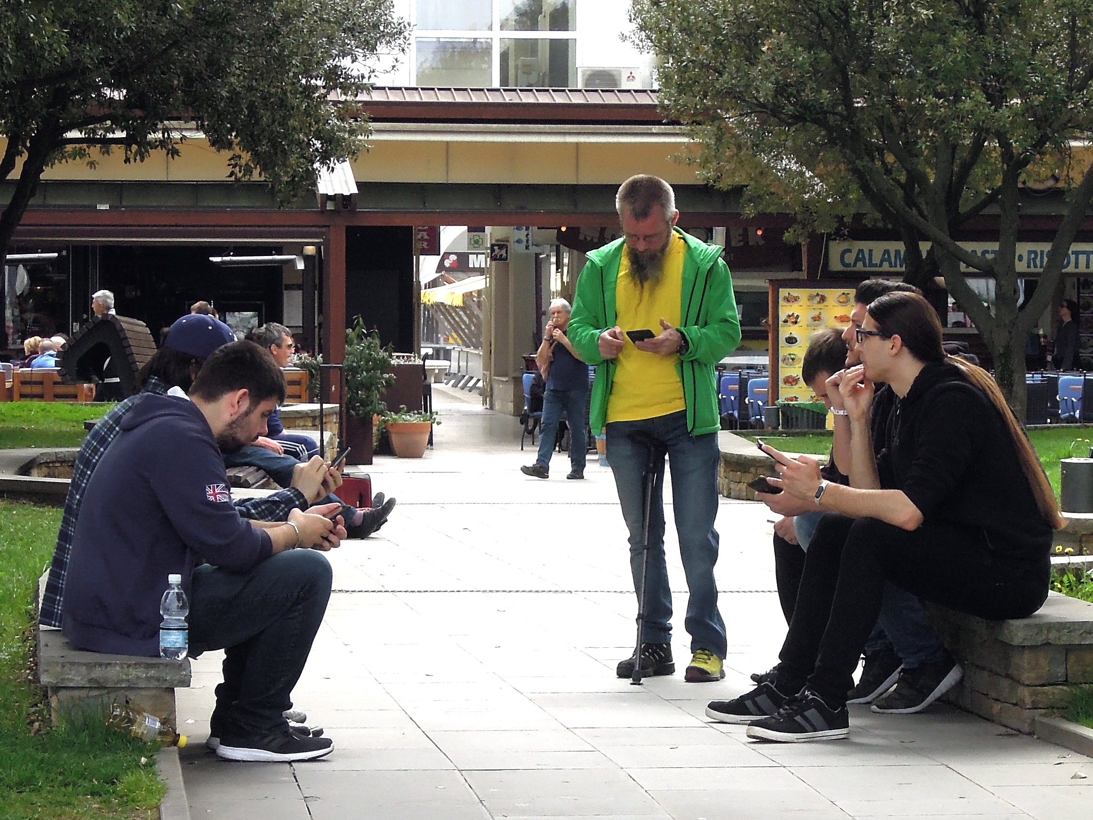 4 chats between friends