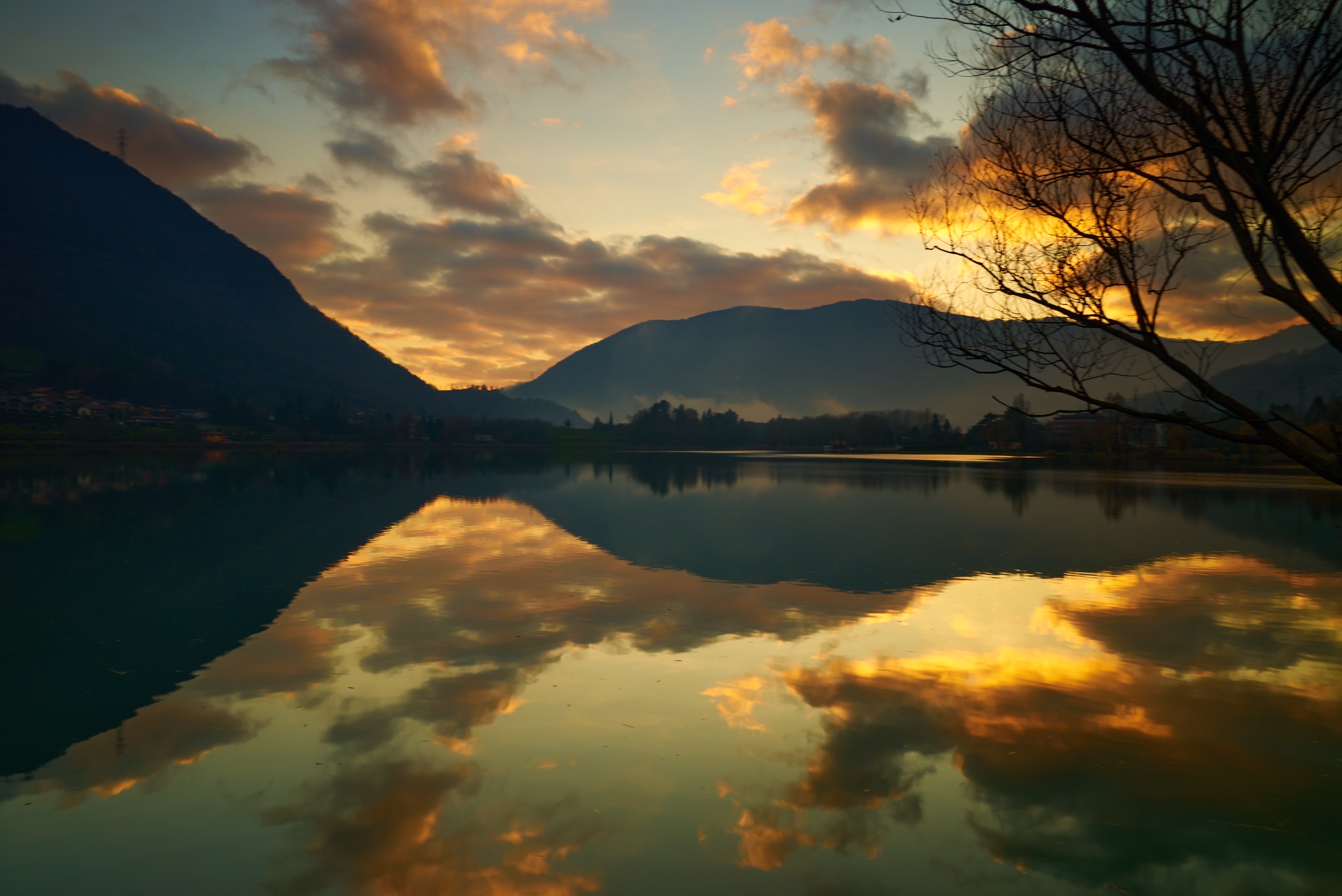 Lake Endine, Reflections at sunset 2