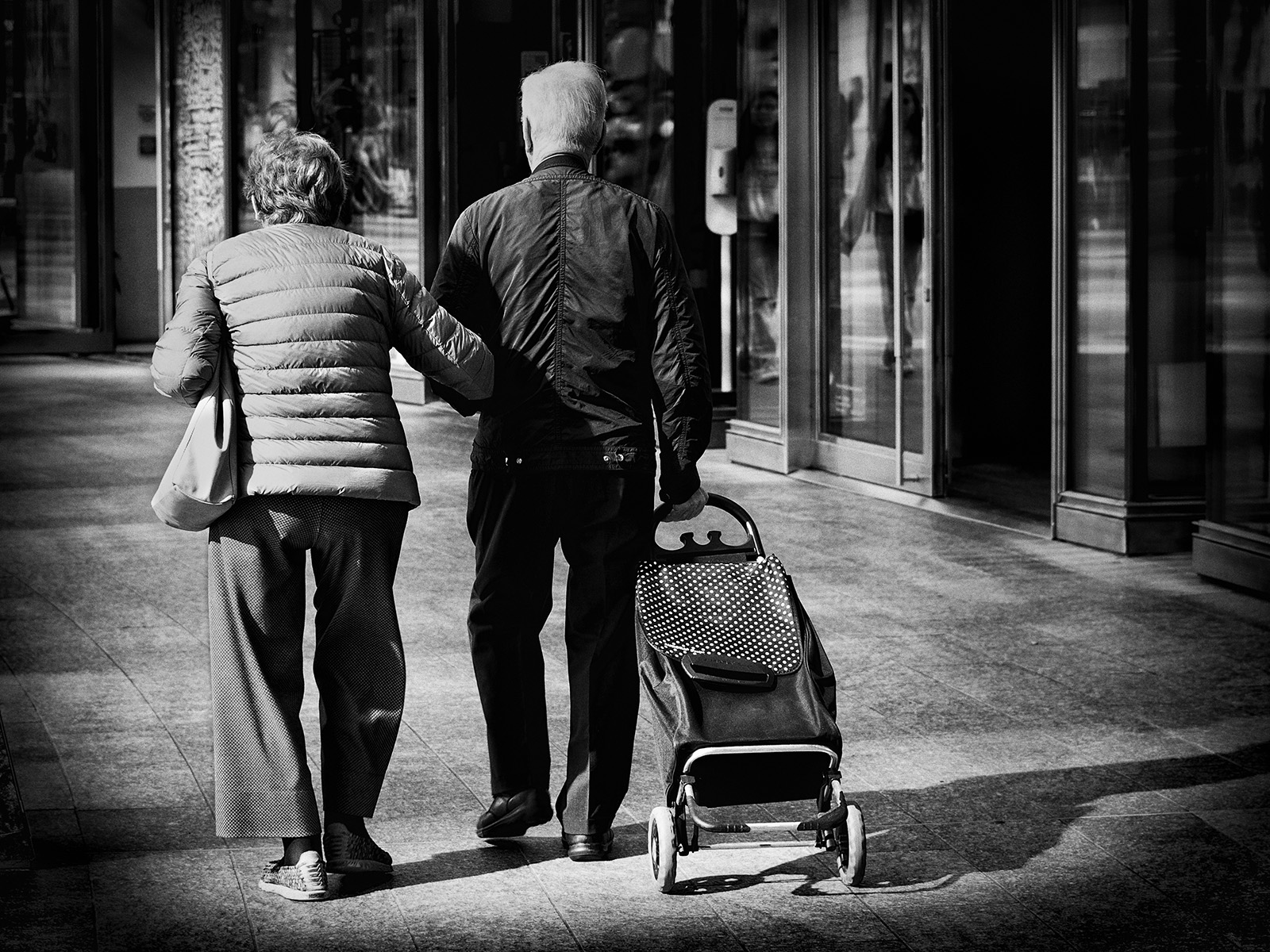 Andem sù Maria extends el pass