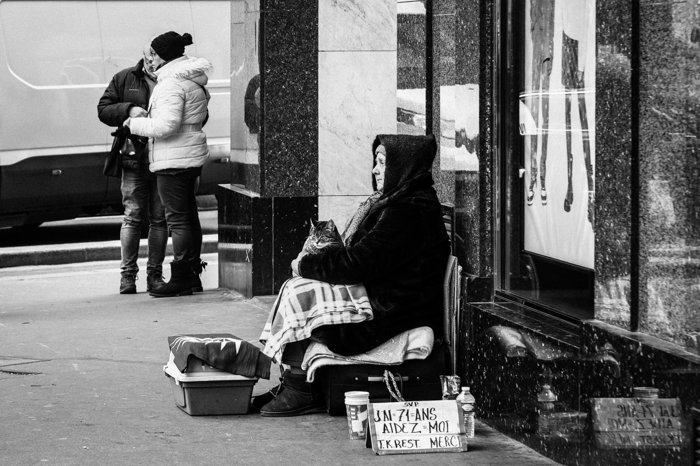 Donna e Gatto Parigi