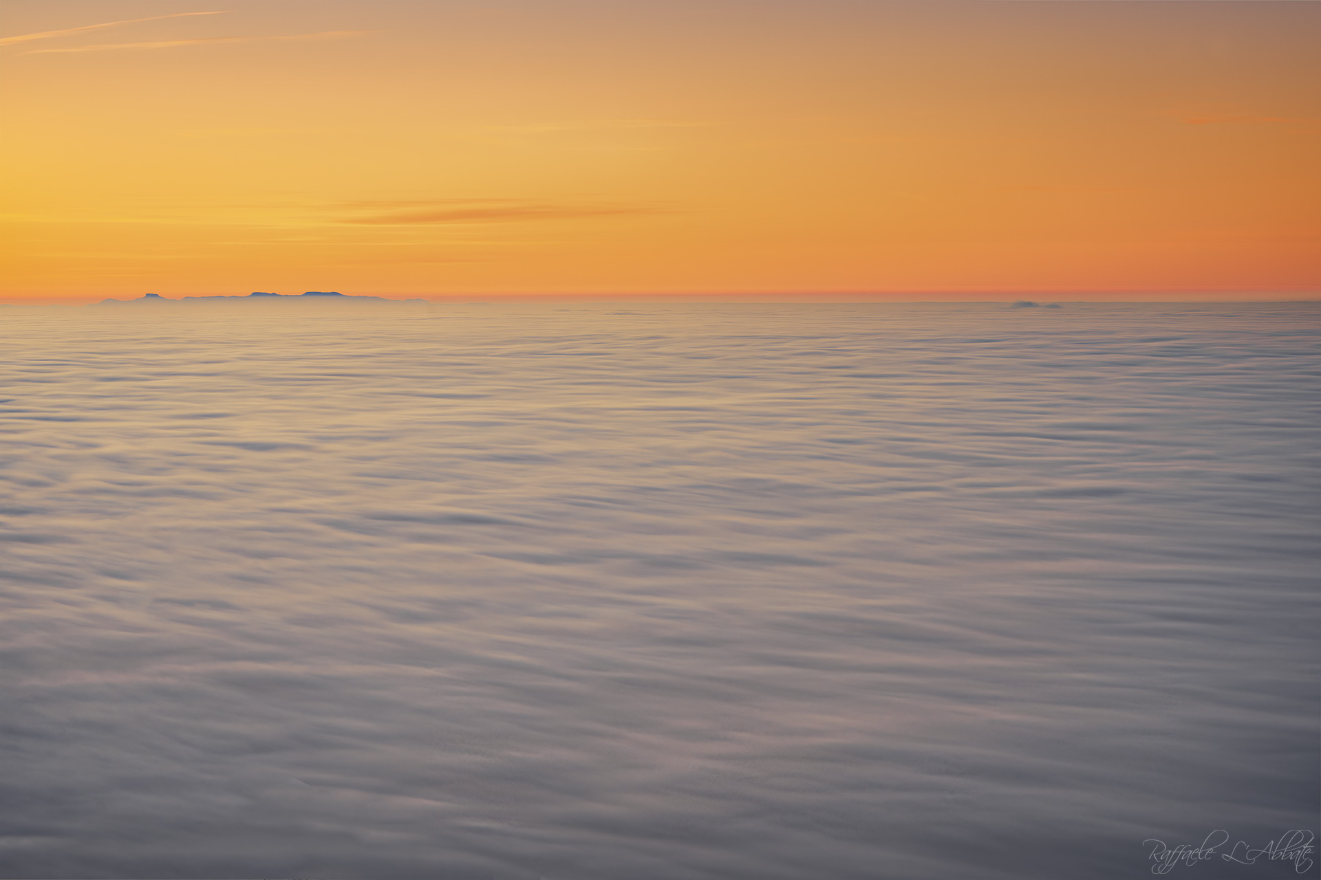 Alba su un mare di Nuvole