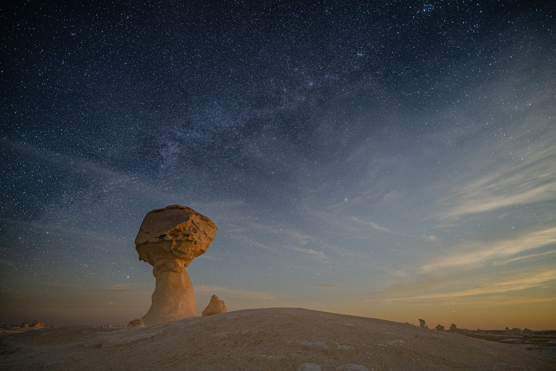 Alba della Luna nel Deserto Bianco